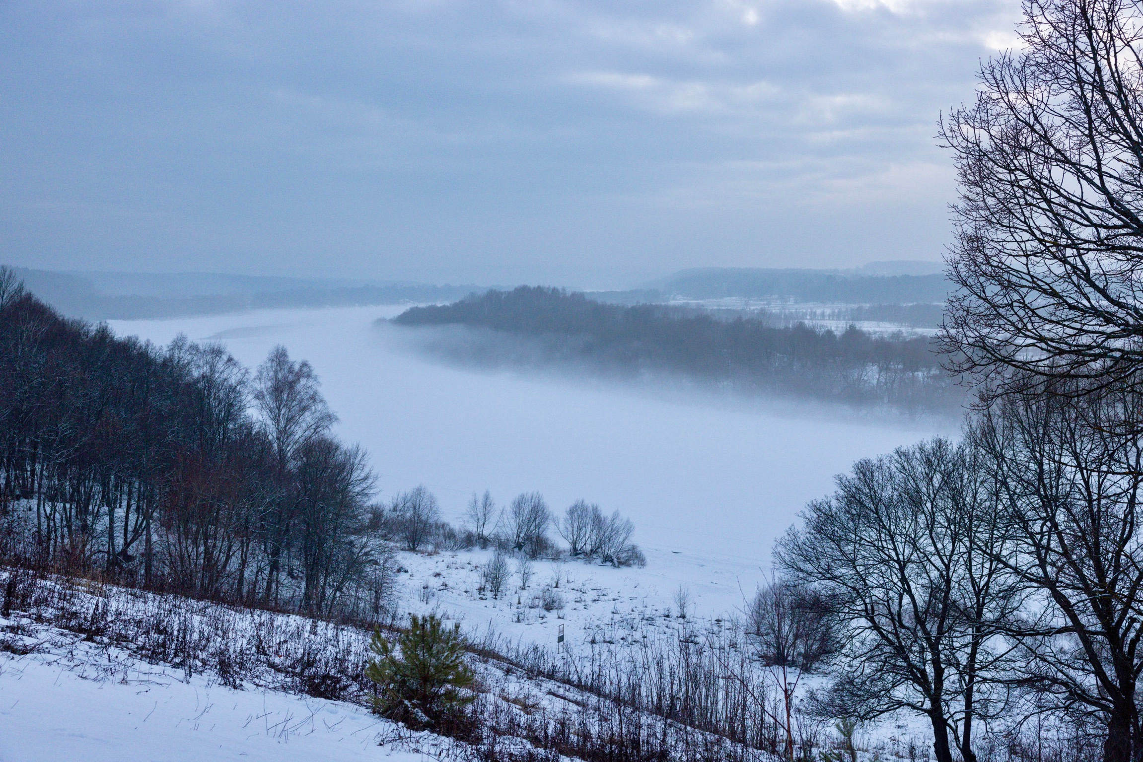 Вид с высокого берега Оки у деревни Бёхово