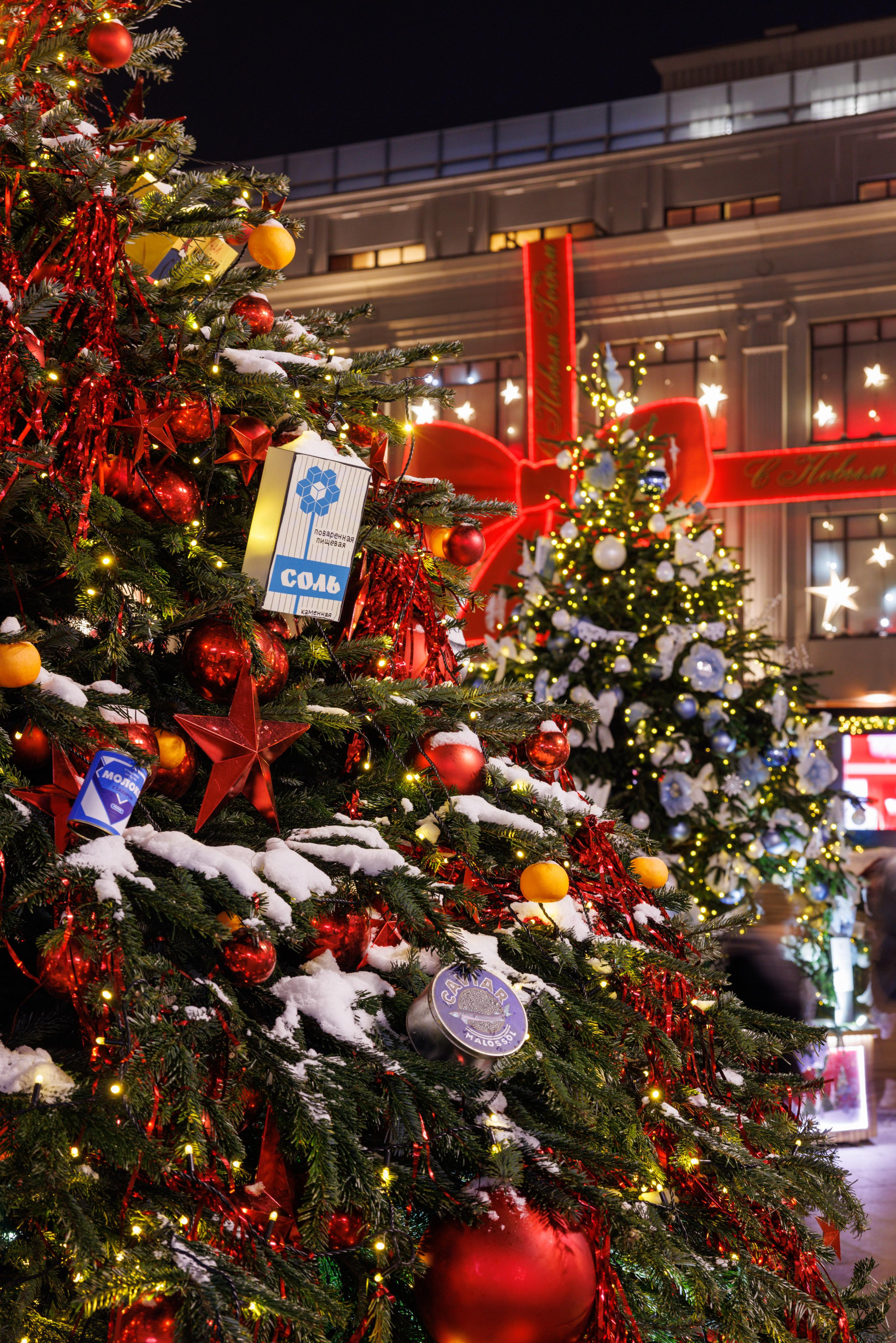 Елочные игрушки у ЦУМа, Москва