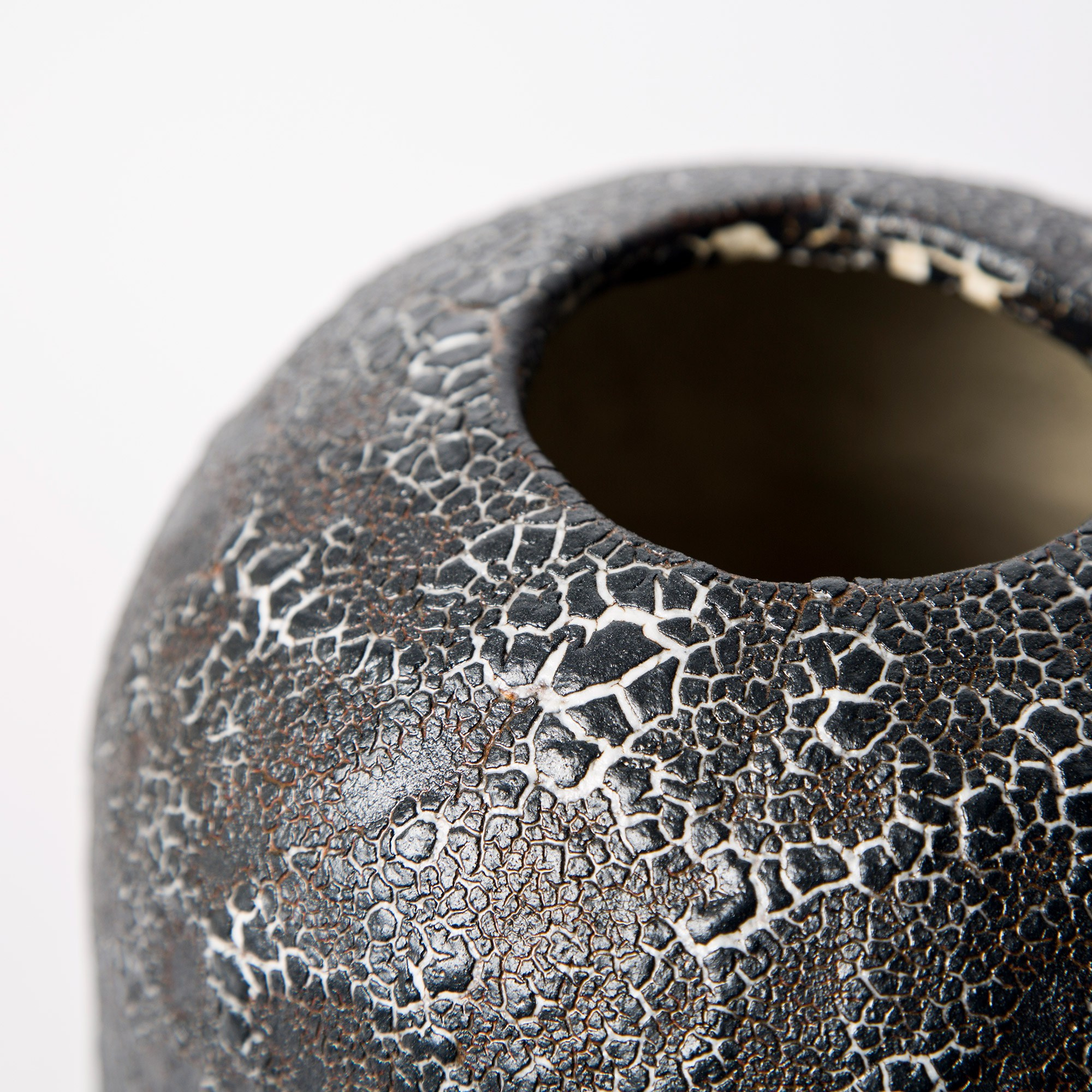 Coal. Художник керамист Вика Уйстрайх