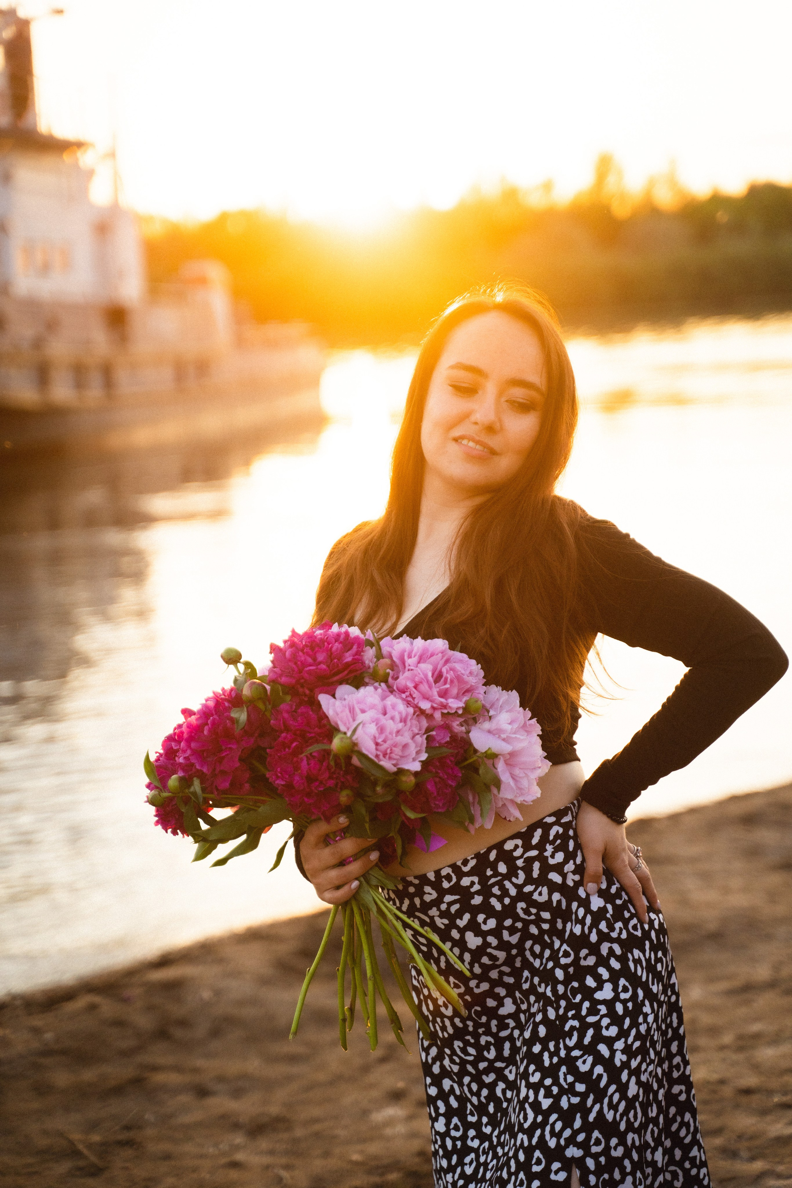 Девушки на берегу