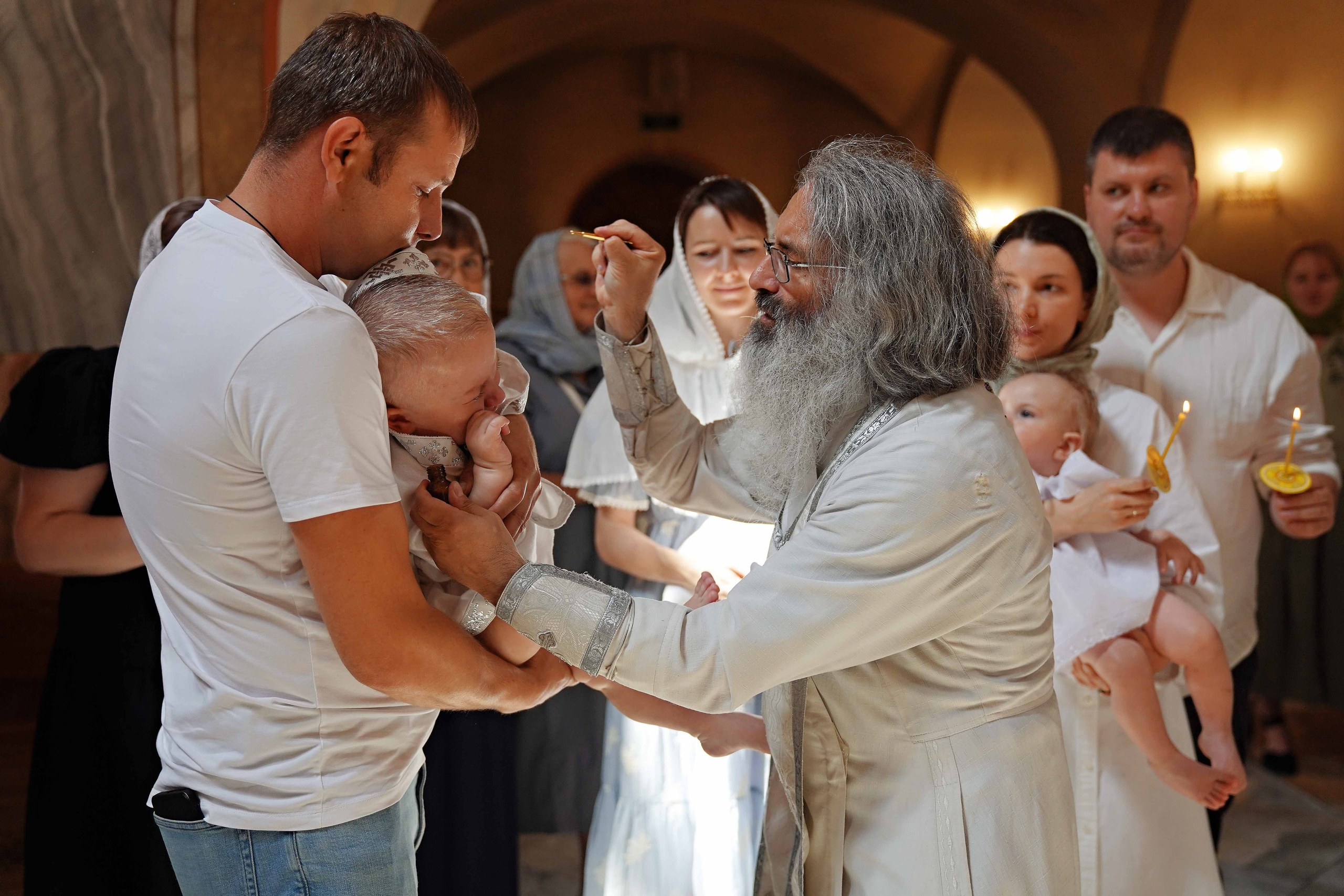 Таинство Крещения в храме Живоначальной Троицы в Троицке. Семейный и детский фотограф в Москве Екатерина Офицерова