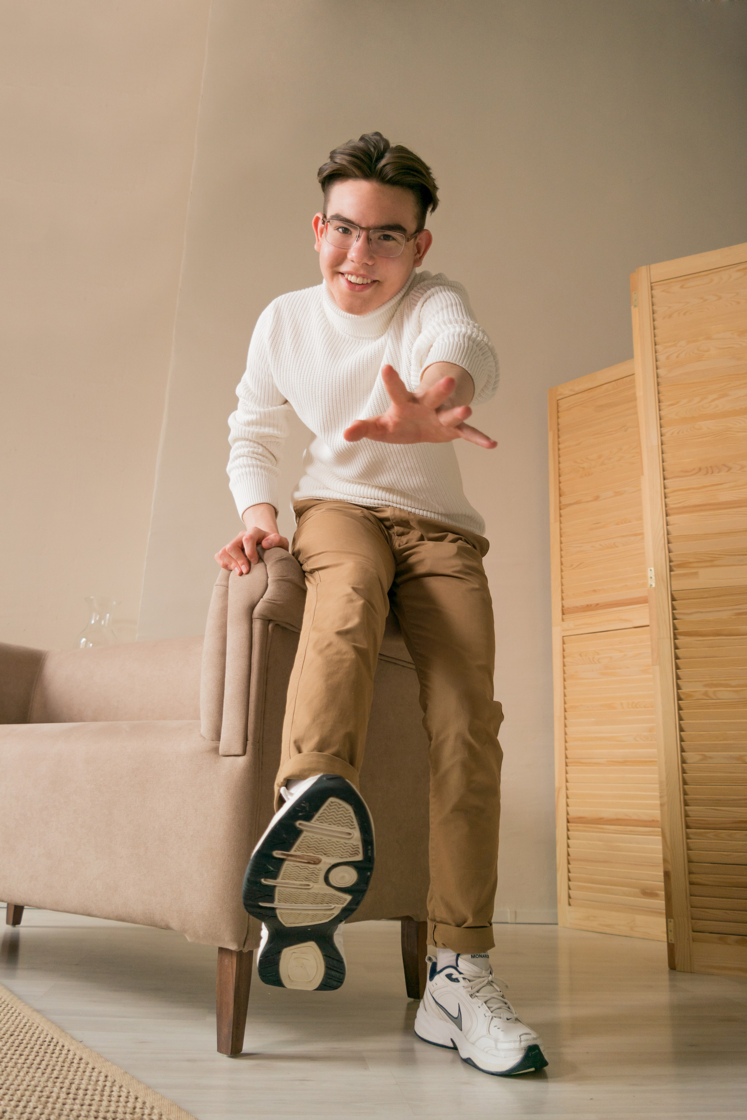 Фотосессии в Краснодаре для специалистов, коучей, экспертов. AI Фотограф Краснодар: мужские и женские фотосессии, стилизация съемки. Нейро-фотосессии онлайн