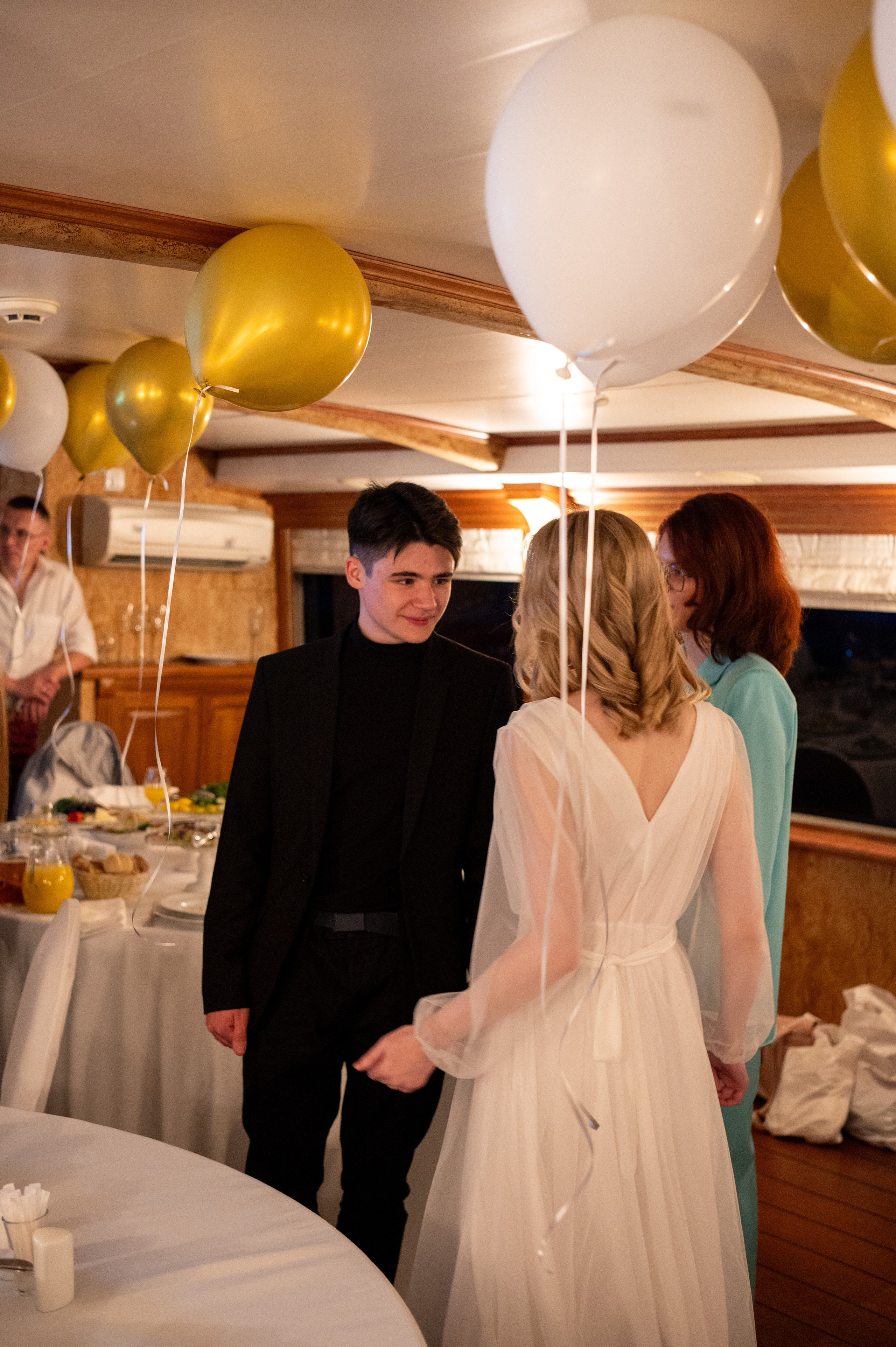 Выпускной вечер 11 класс на теплоходе. Детский и семейный фотограф г. Москва Оксана Катаджи