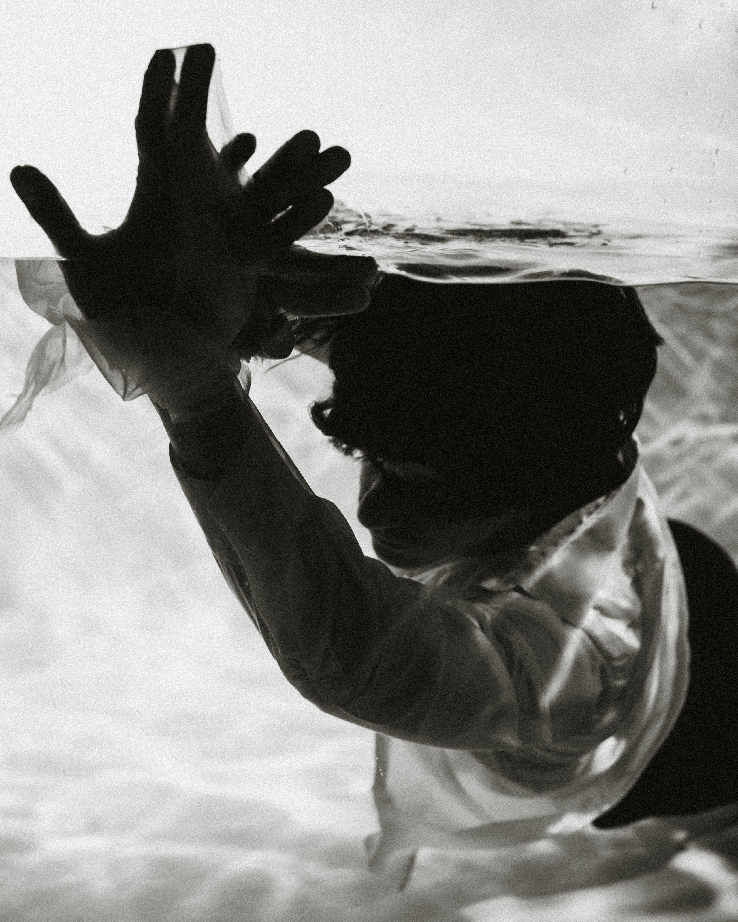 Мужская съёмка с водой. Фотоведьма Дарья Нечинская