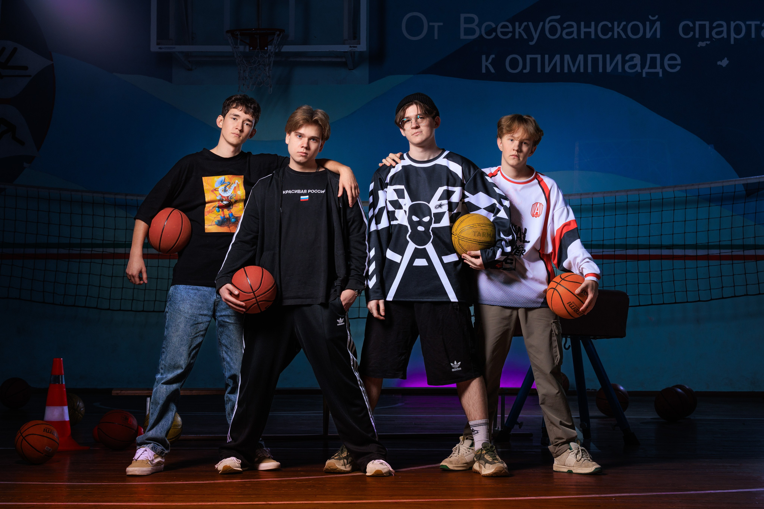 Смотреть фотки в спортзале. Выпускные альбомы Геленджик, Новороссийск, Краснодар, Туапсе