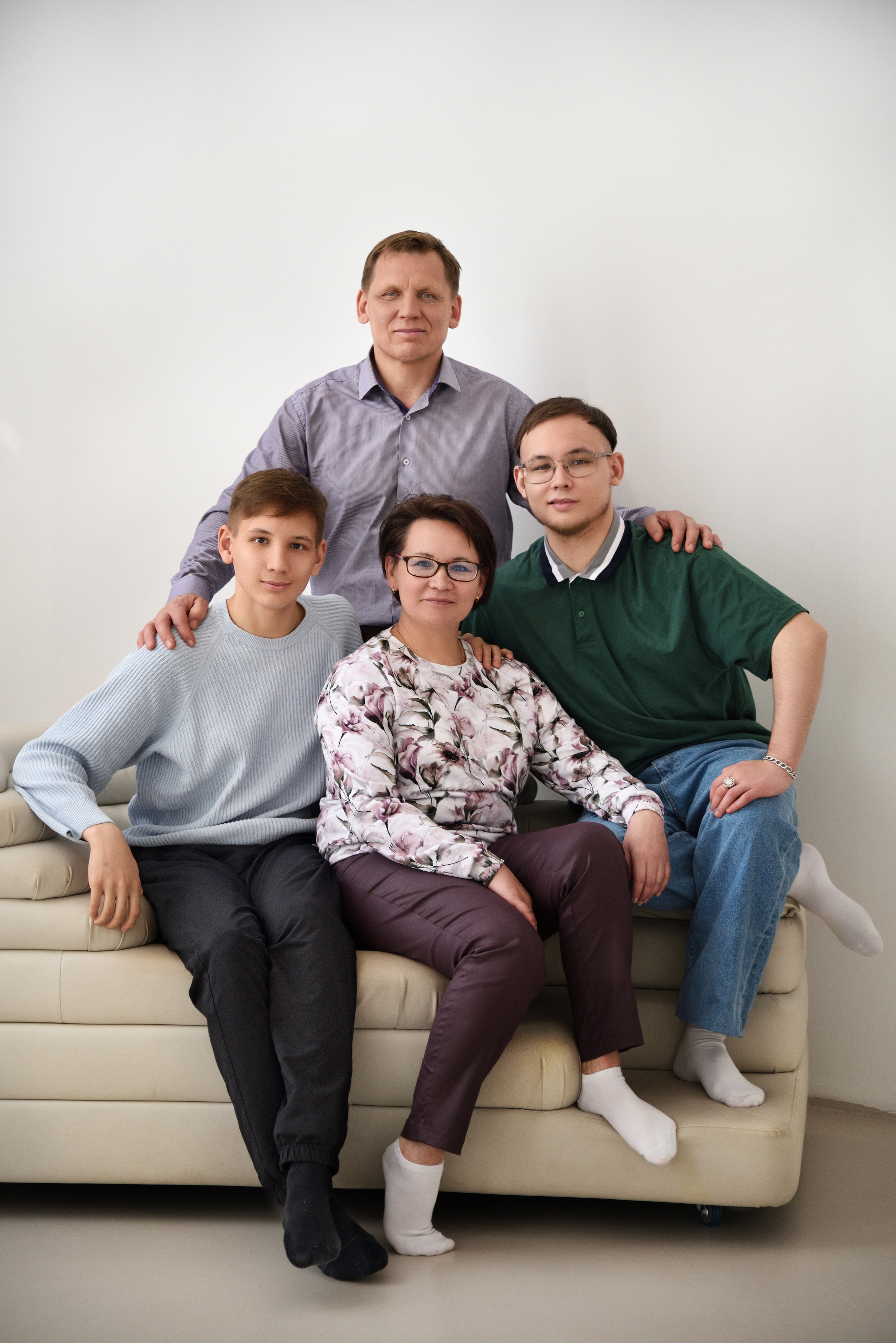 Семейная съёмка студия Чебоксары. Семейный и школьный Фотограф Чебоксары