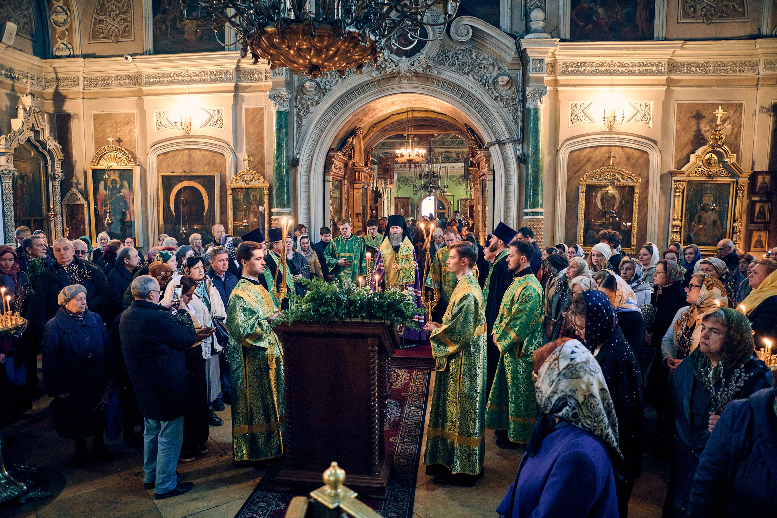 ВСЕНОЩНАЯ НА ВЕРБНОЕ ВОСКРЕСЕНИЕ. DMITRY MOISEENKO — фотограф, художник, топ-стилист