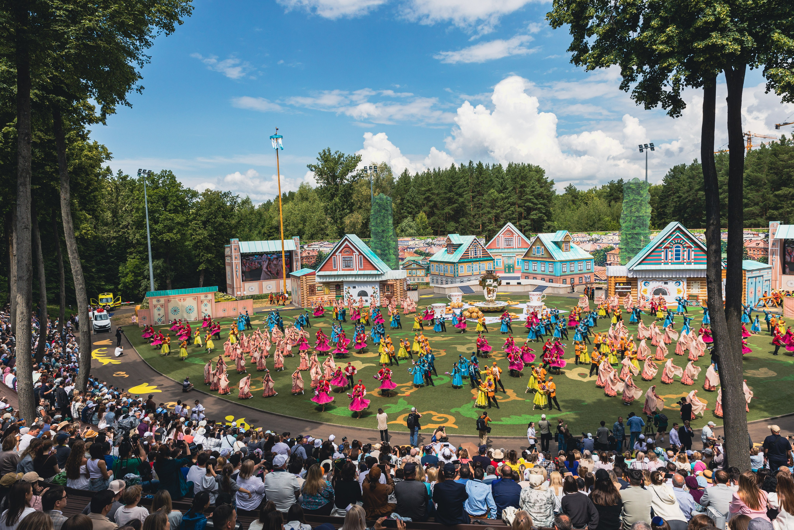 Мирный | праздник. Showbiz | Fashion | Reportage