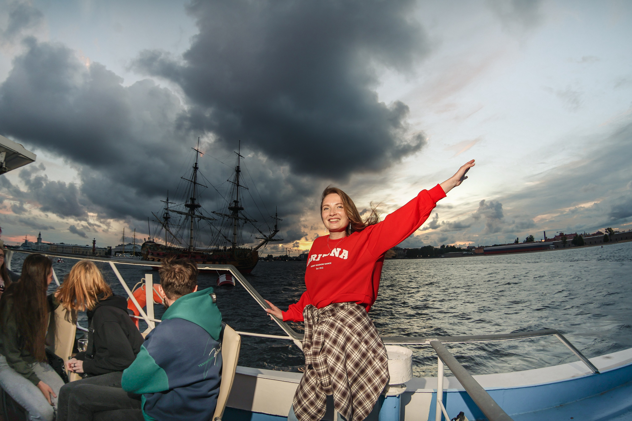 круиз по рекам и каналам спб