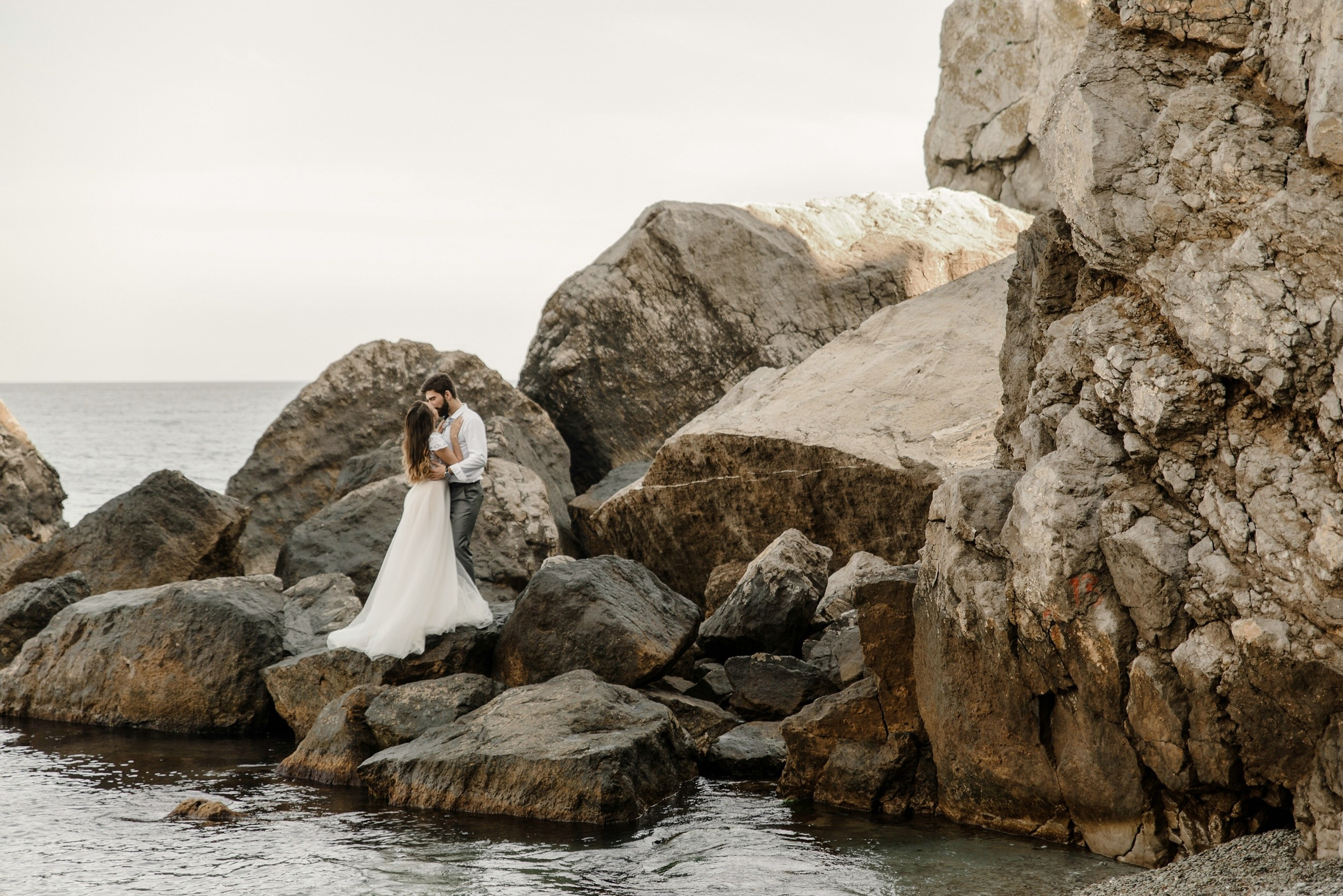 Свадебная фотосессия и выездная регистрация брака на берегу моря. Свадебный и семейный фотограф в Москве Светлана Зоткина