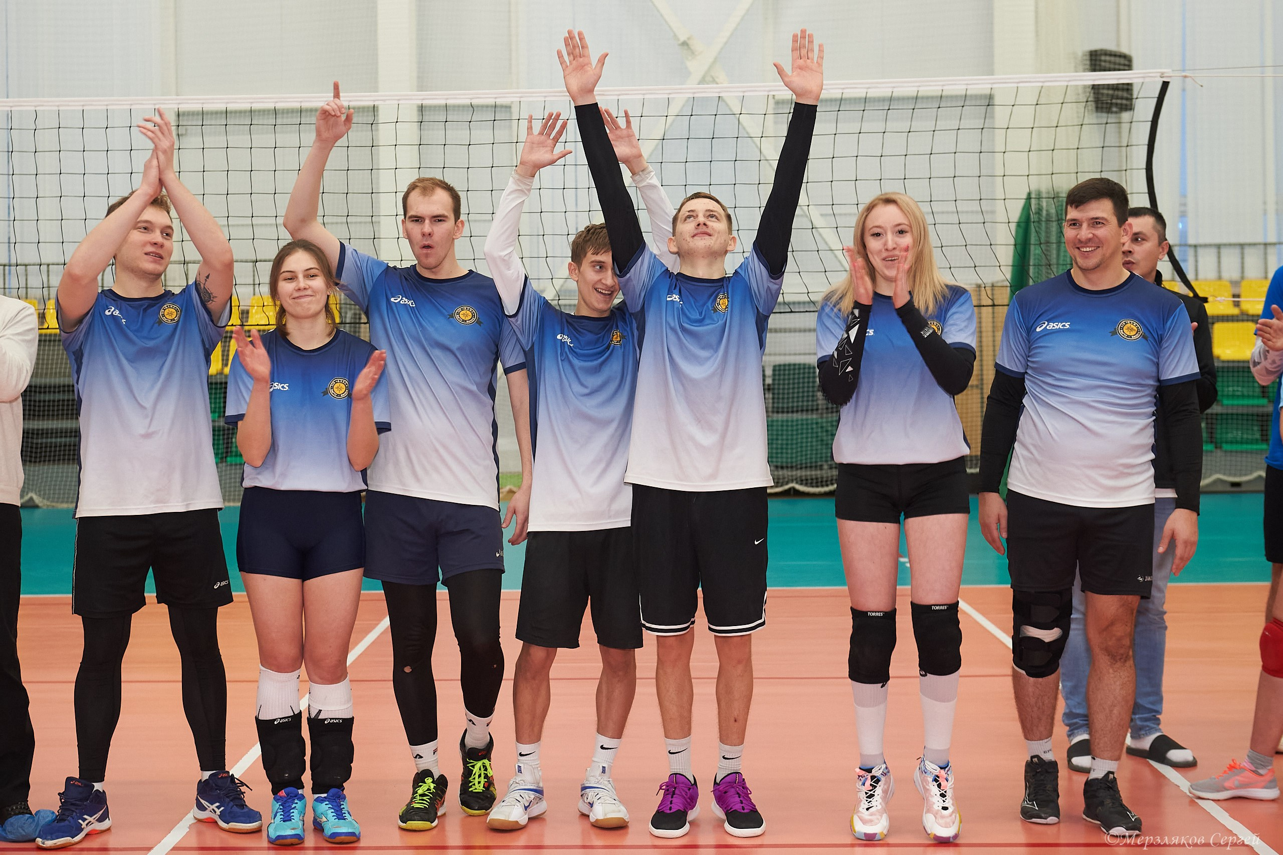Новогодний волейбольный турнир. Ижевск. 16.12.23. Спортивный репортажный фотограф в Ижевске Сергей Мерзляков