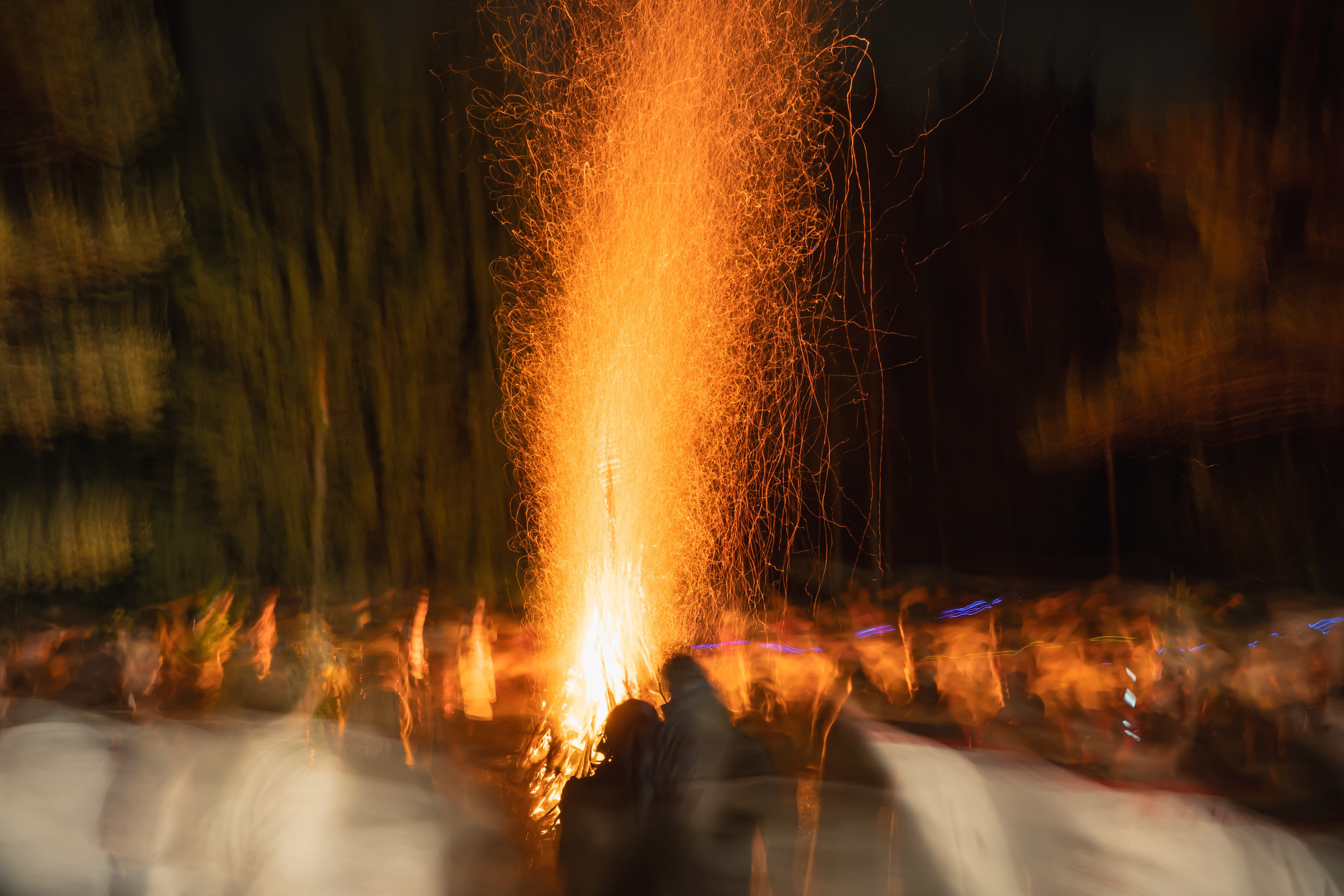 Белорусское Купалье. Занимаюсь профессиональной фотографией и живу рядом с Байкалом. Работаю в разных жанрах