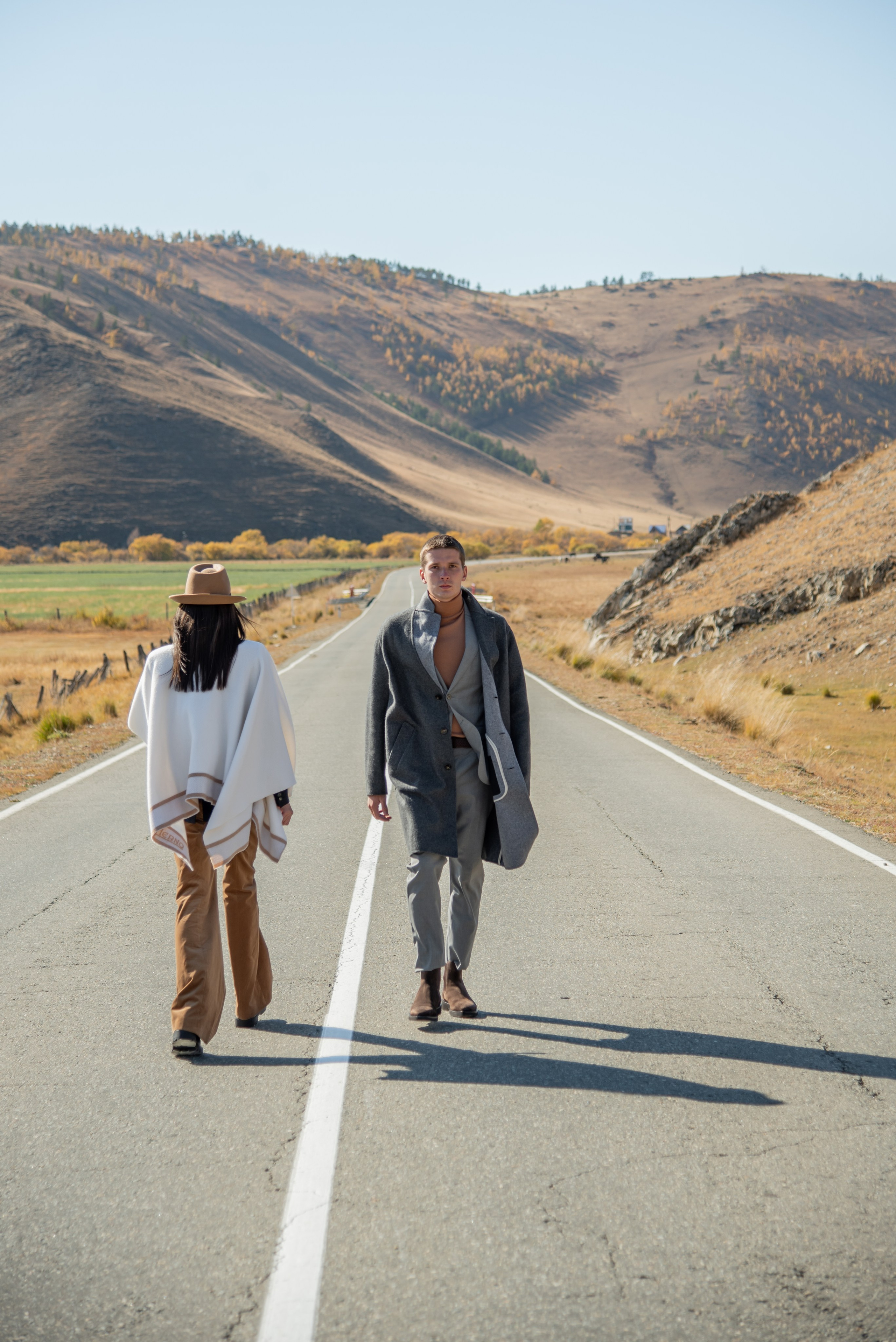 Съёмка одежды на Ольхоне. Занимаюсь профессиональной фотографией и живу рядом с Байкалом. Работаю в разных жанрах