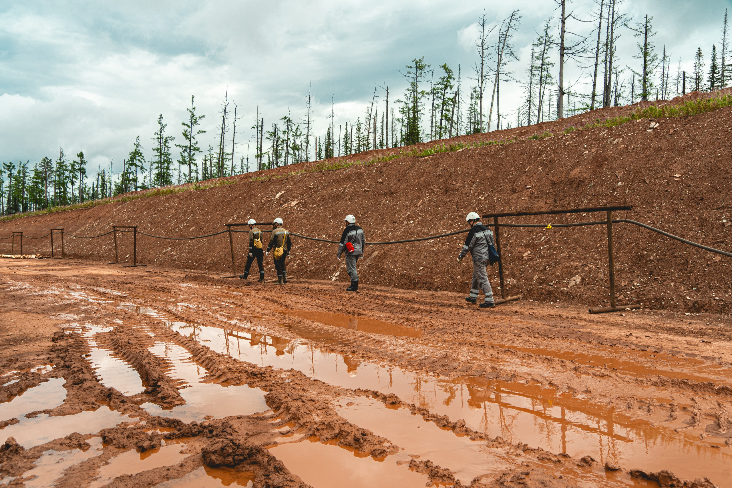 Репортажная (документальная) фотография. Занимаюсь профессиональной фотографией и живу рядом с Байкалом. Работаю в разных жанрах