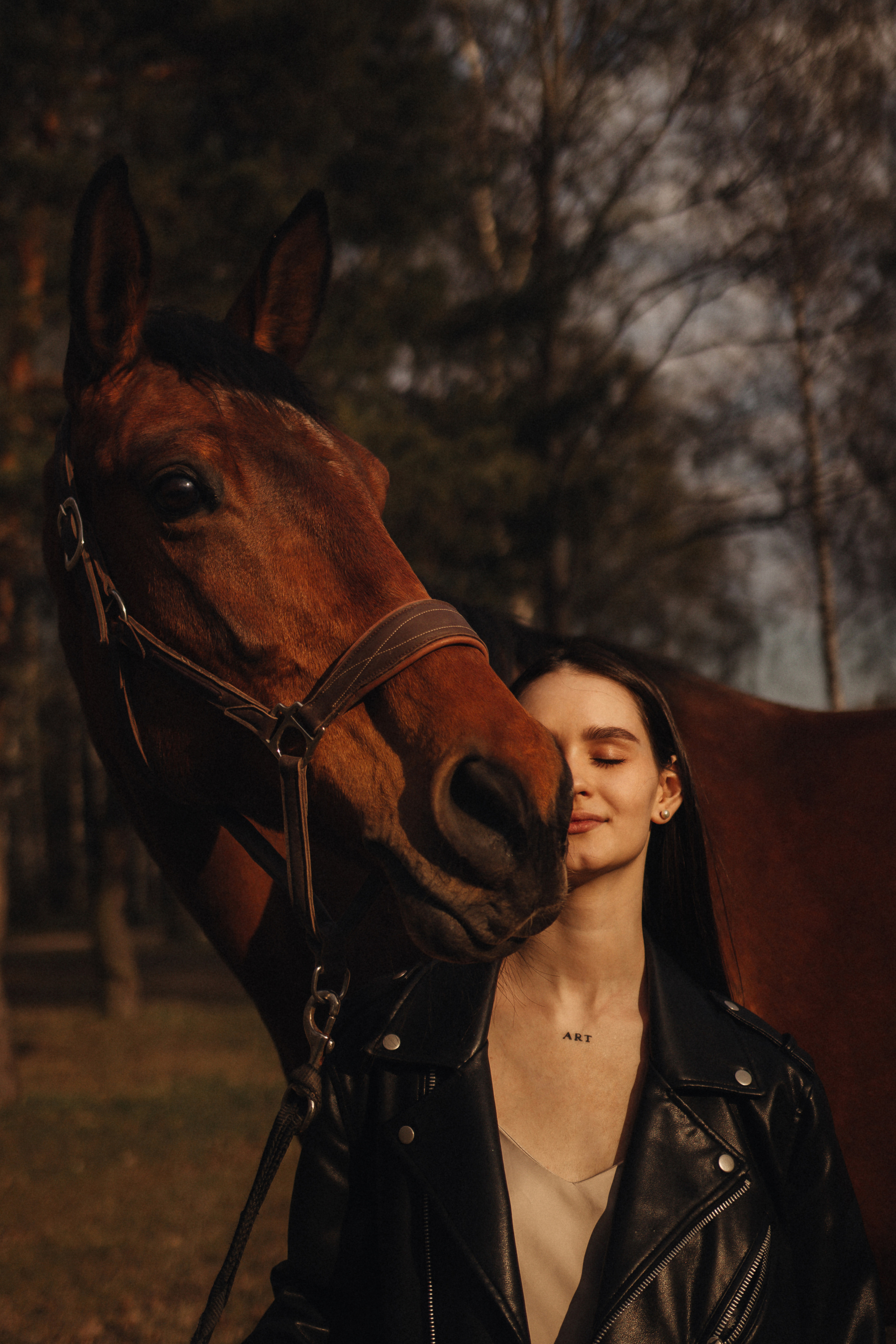 женский портрет с лошадью, фотосессия с лошадью, портретный фотограф спб