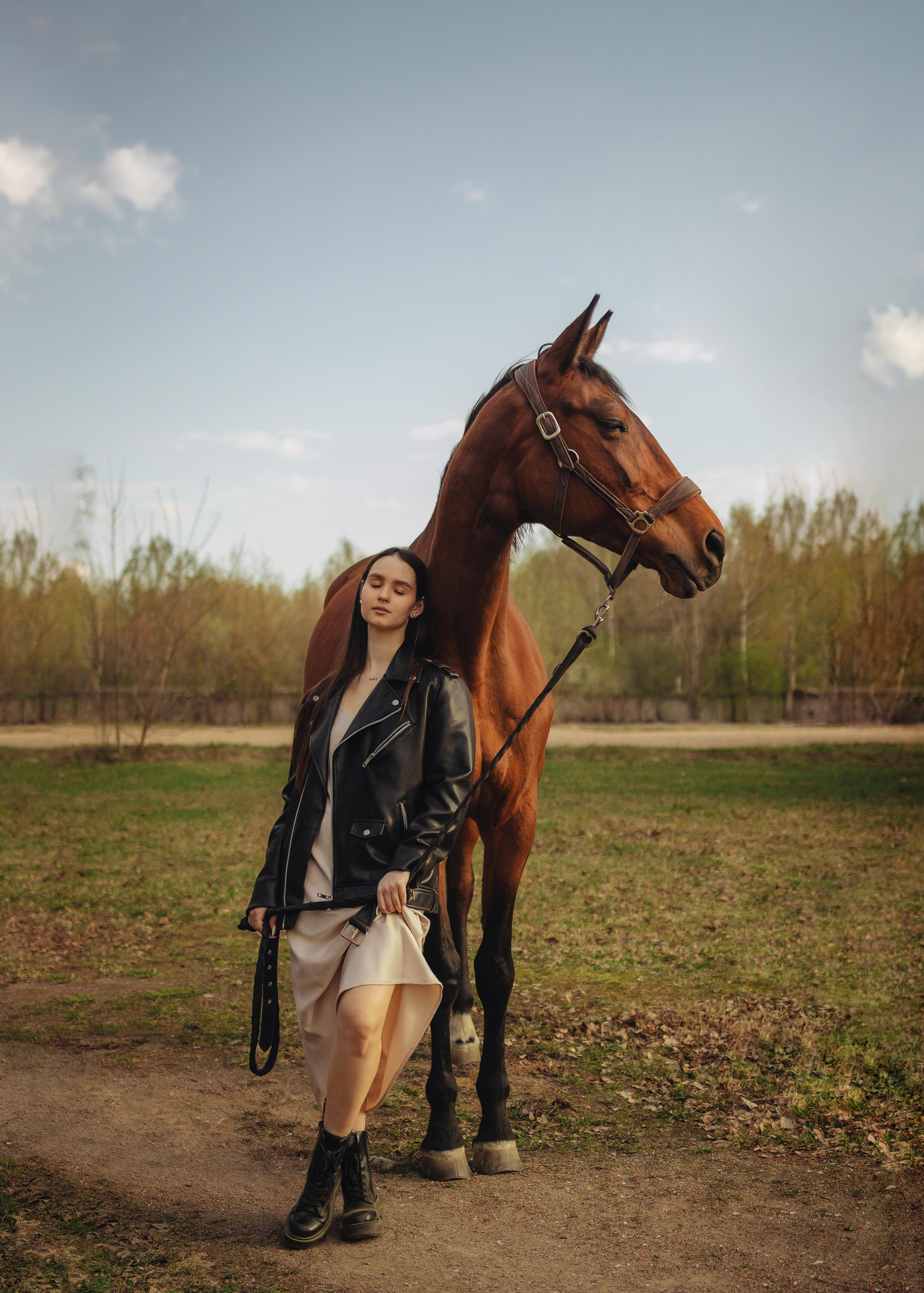 женский портрет с лошадью, фотосессия с лошадью, портретный фотограф спб