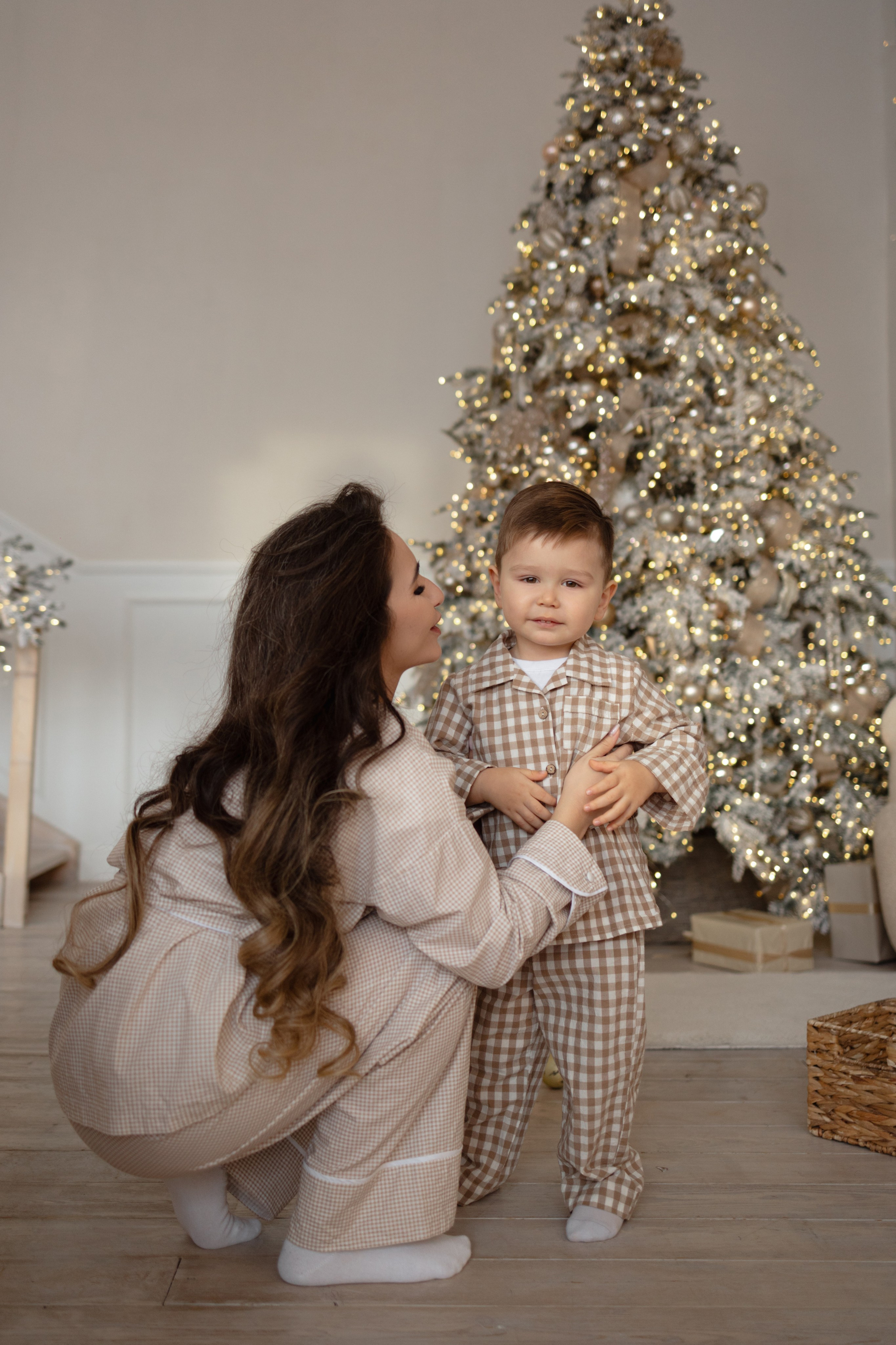 Новогодняя съемка в Историях (Большой зал). Фотограф беременности и новорожденных в Красноярске Вета Ланская