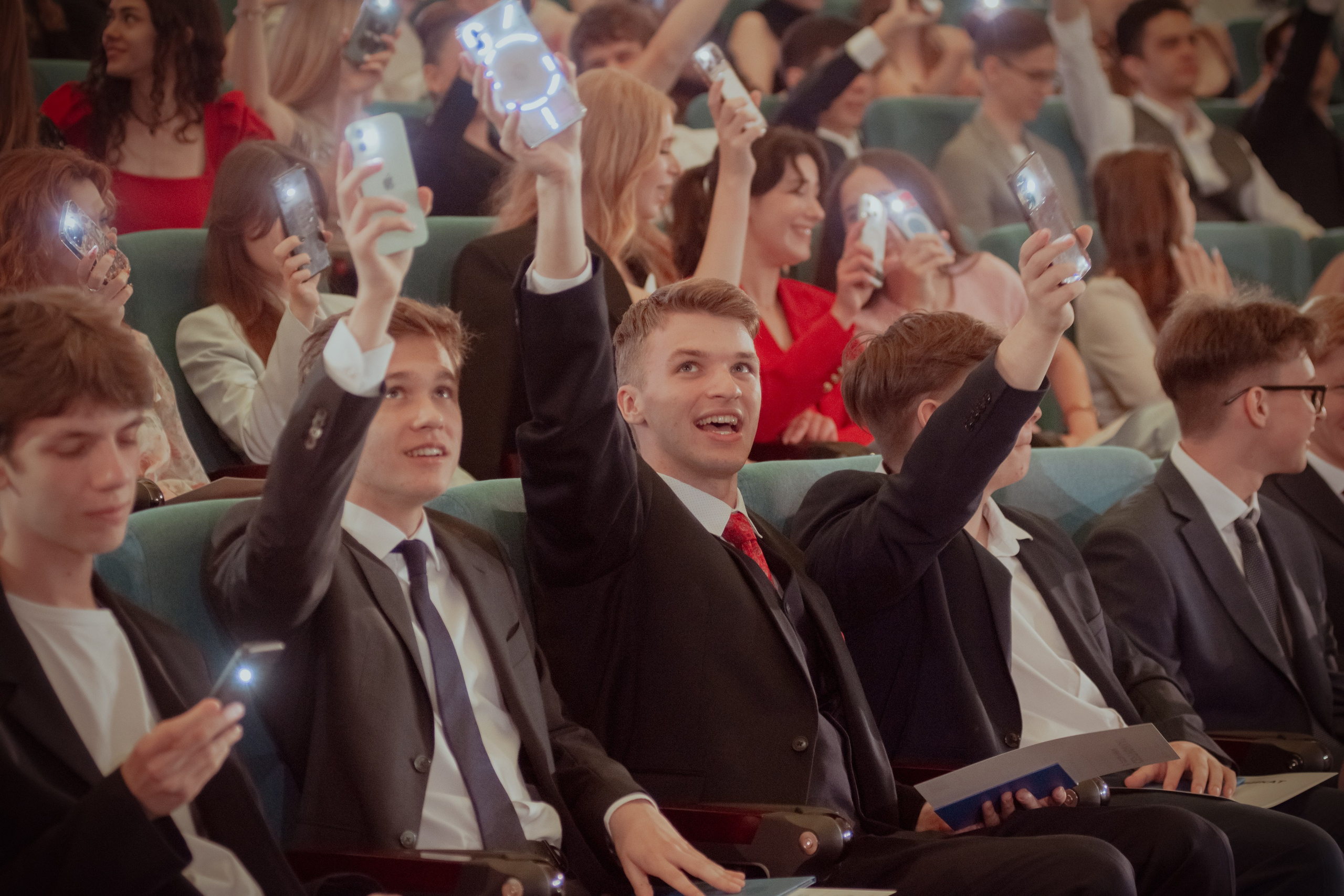 Выпускной 2025 ГБОУ г. Москвы «Школа № 1329». Фотограф и оператор в Москве Елизавета Коргалидзе