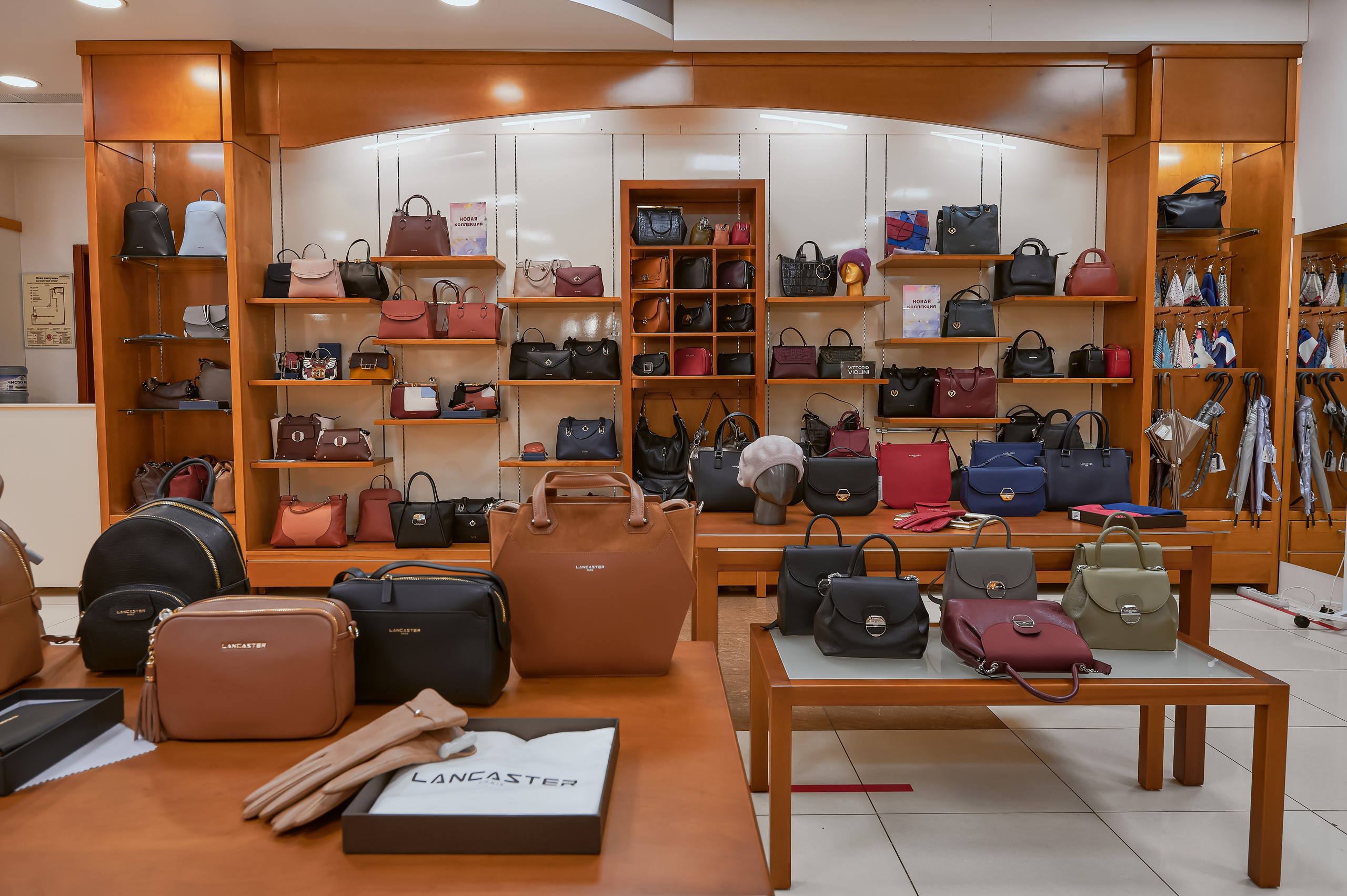 Портфолио по интерьерной и экстерьерной фотосъёмки: Мир Сумок — Правый берег. Фотограф Яковлев Роман — Красноярск