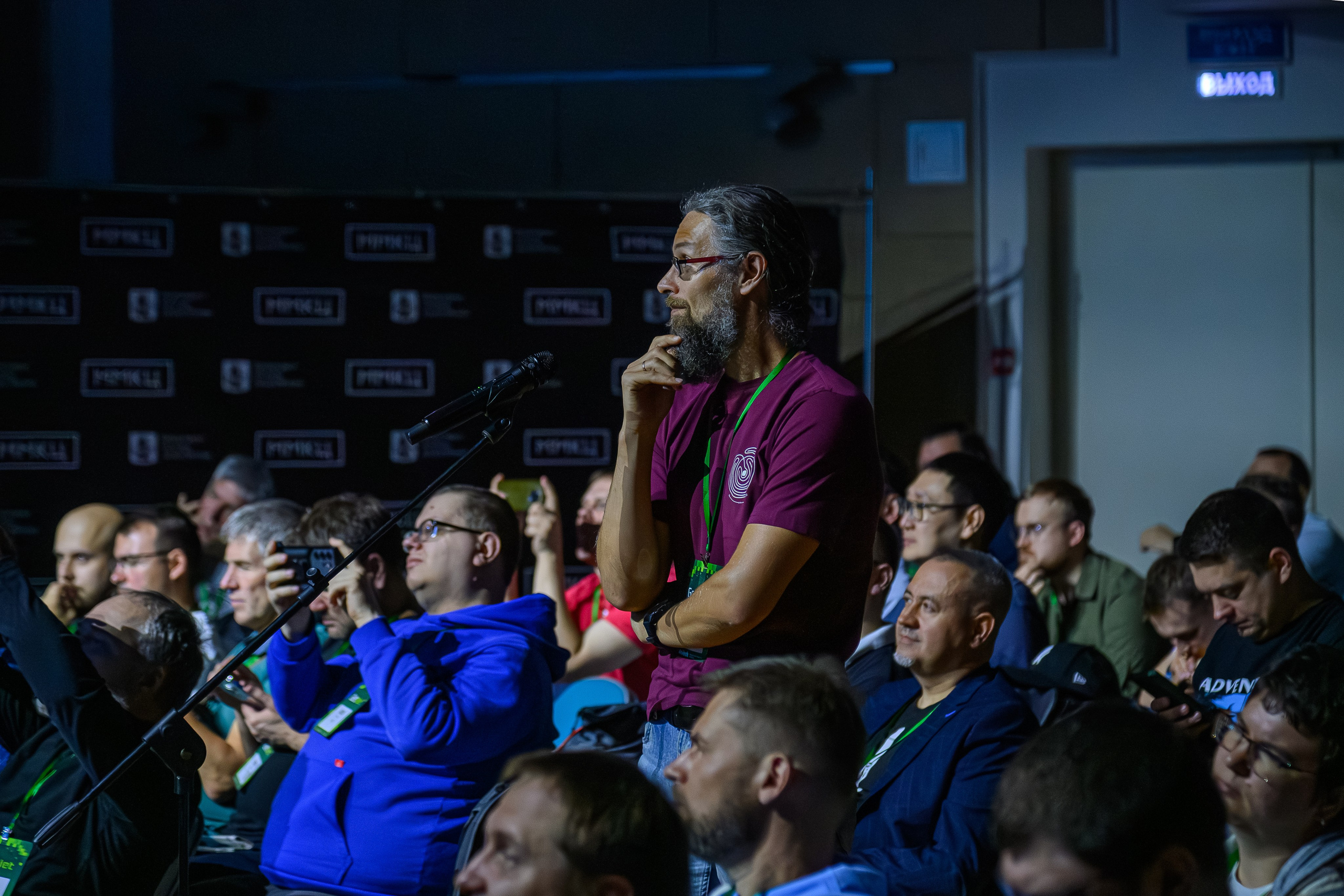 Репортажная съемка конференции по сетям в Москве, живая реакция зала