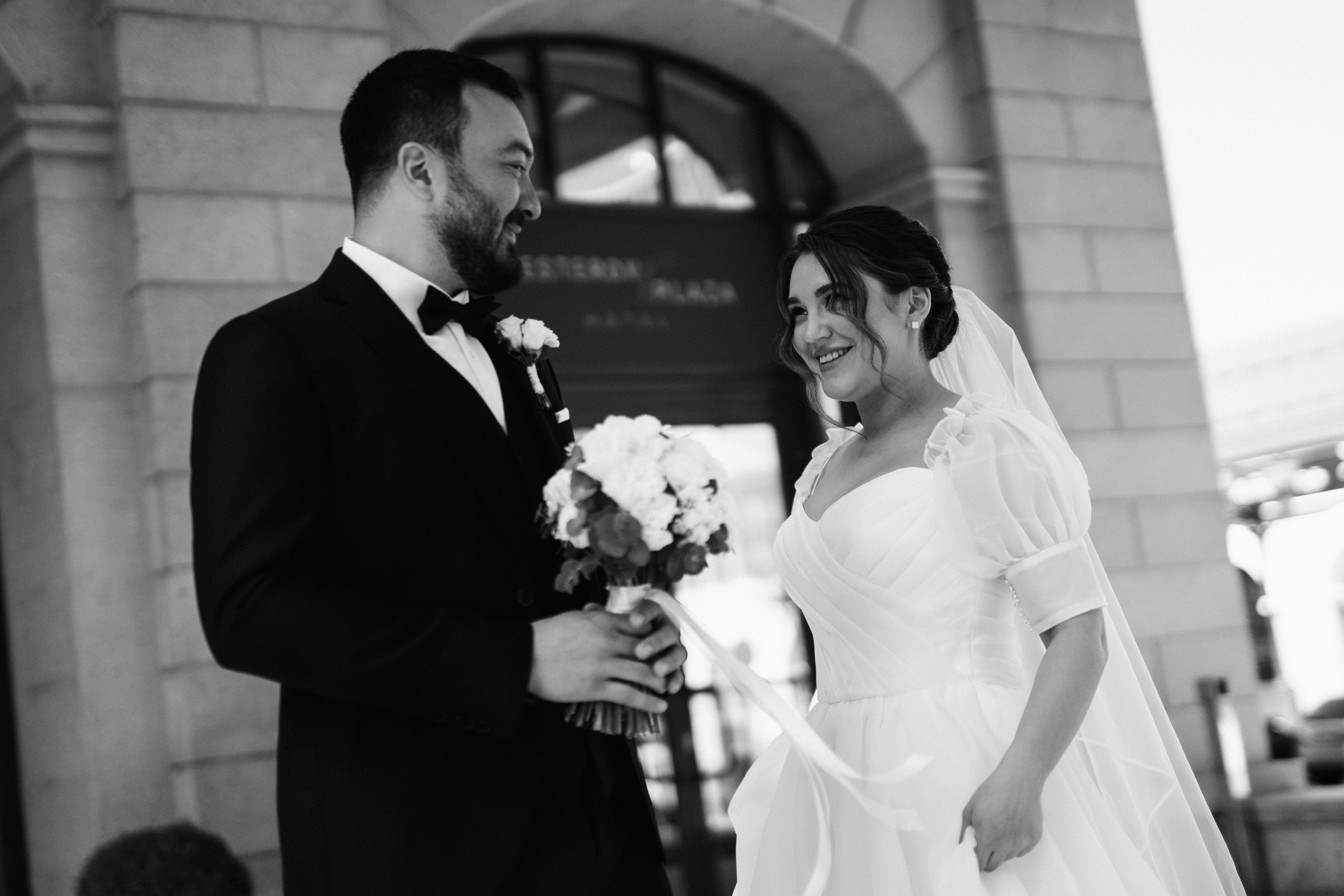 Свадебная фотосессия Радика и Дианы — Уфа, Nesterov Plaza, ЖК Империал, Президент Отель, шатёр М5