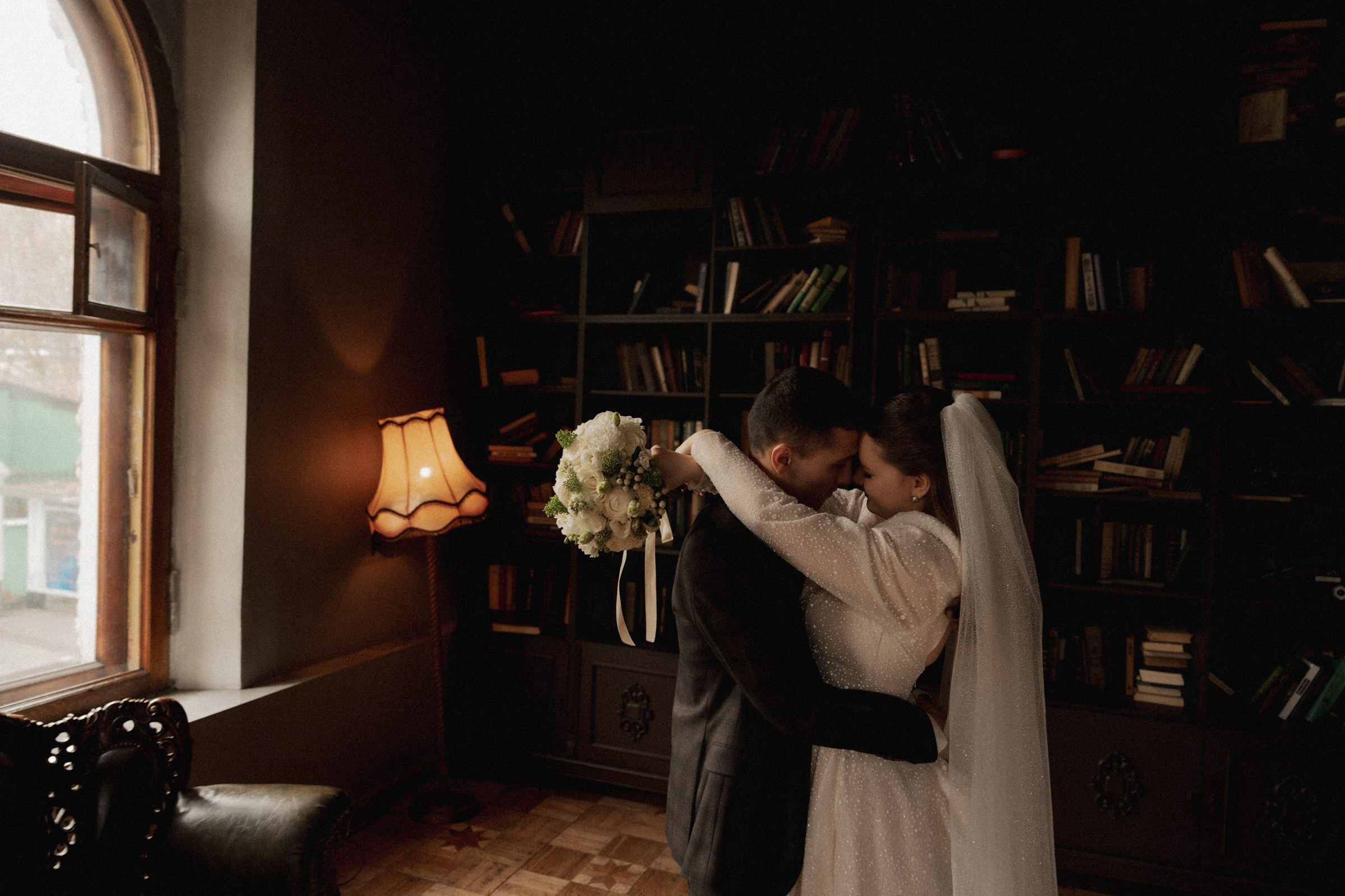 В ♡ К — Книжная история о любви. Свадебный и портретный фотограф в Москве, Светлана Янковая