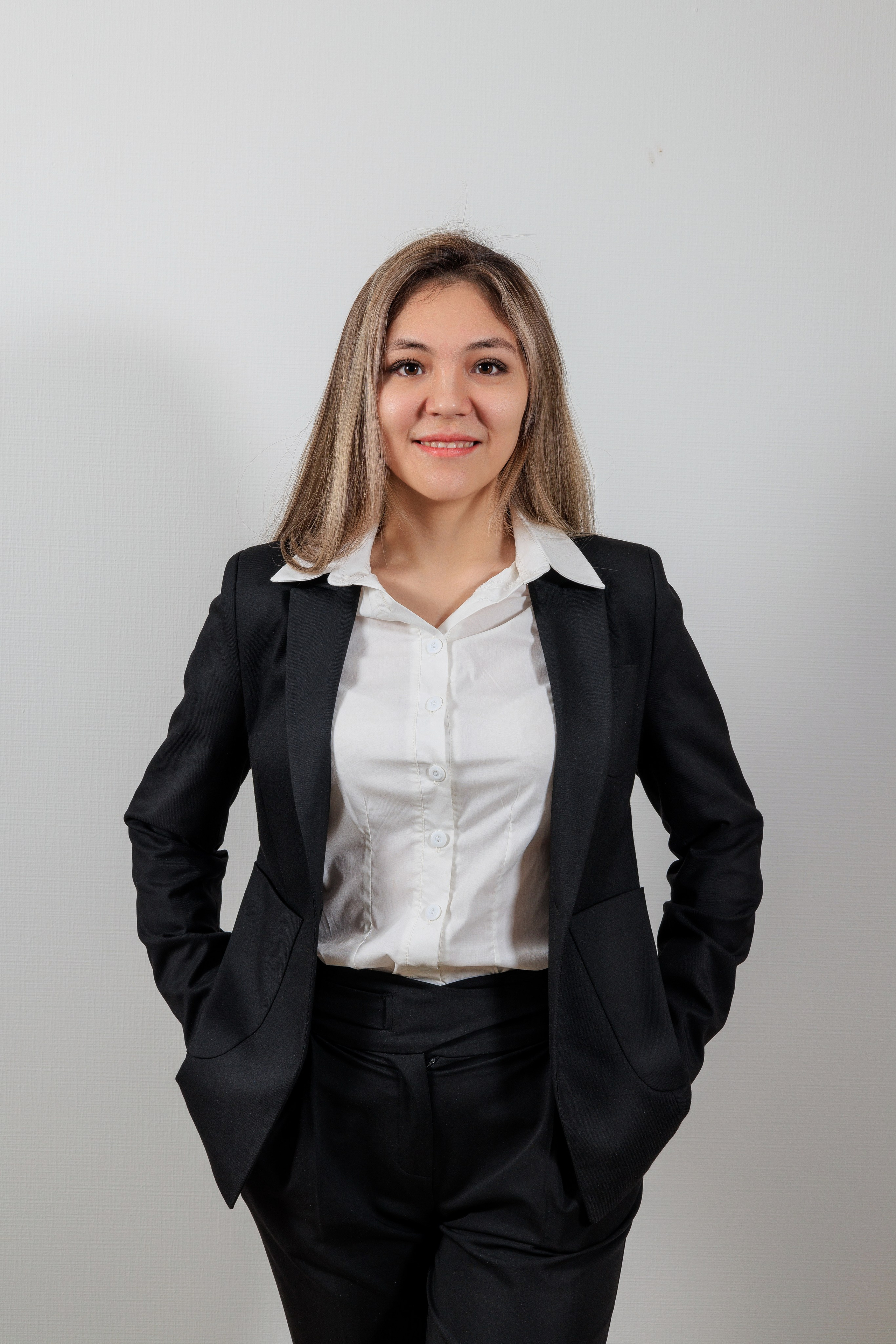 Бизнес-фотограф в Алматы — корпоративные съёмки, деловые портреты и репортажи. Профессиональный фотограф в Алматы