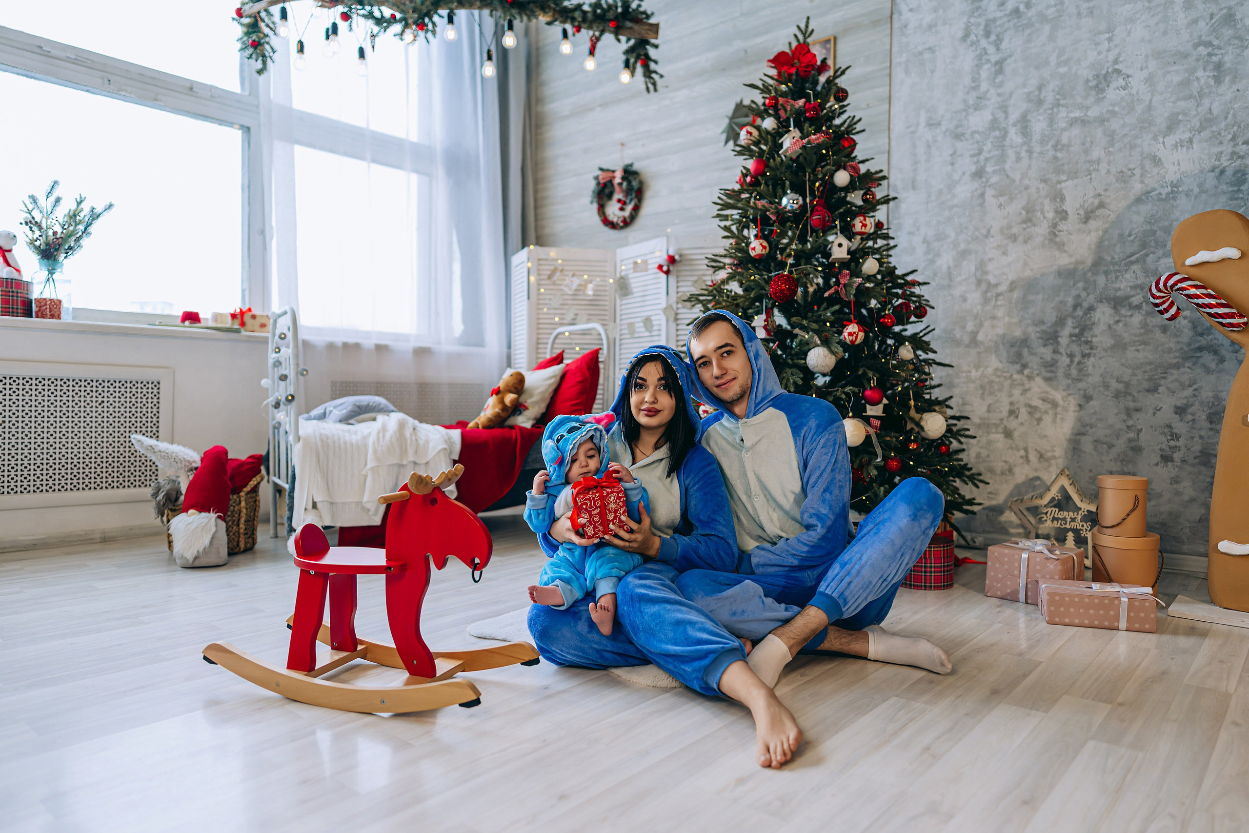 Семейная фотосессия в студии с ребенком