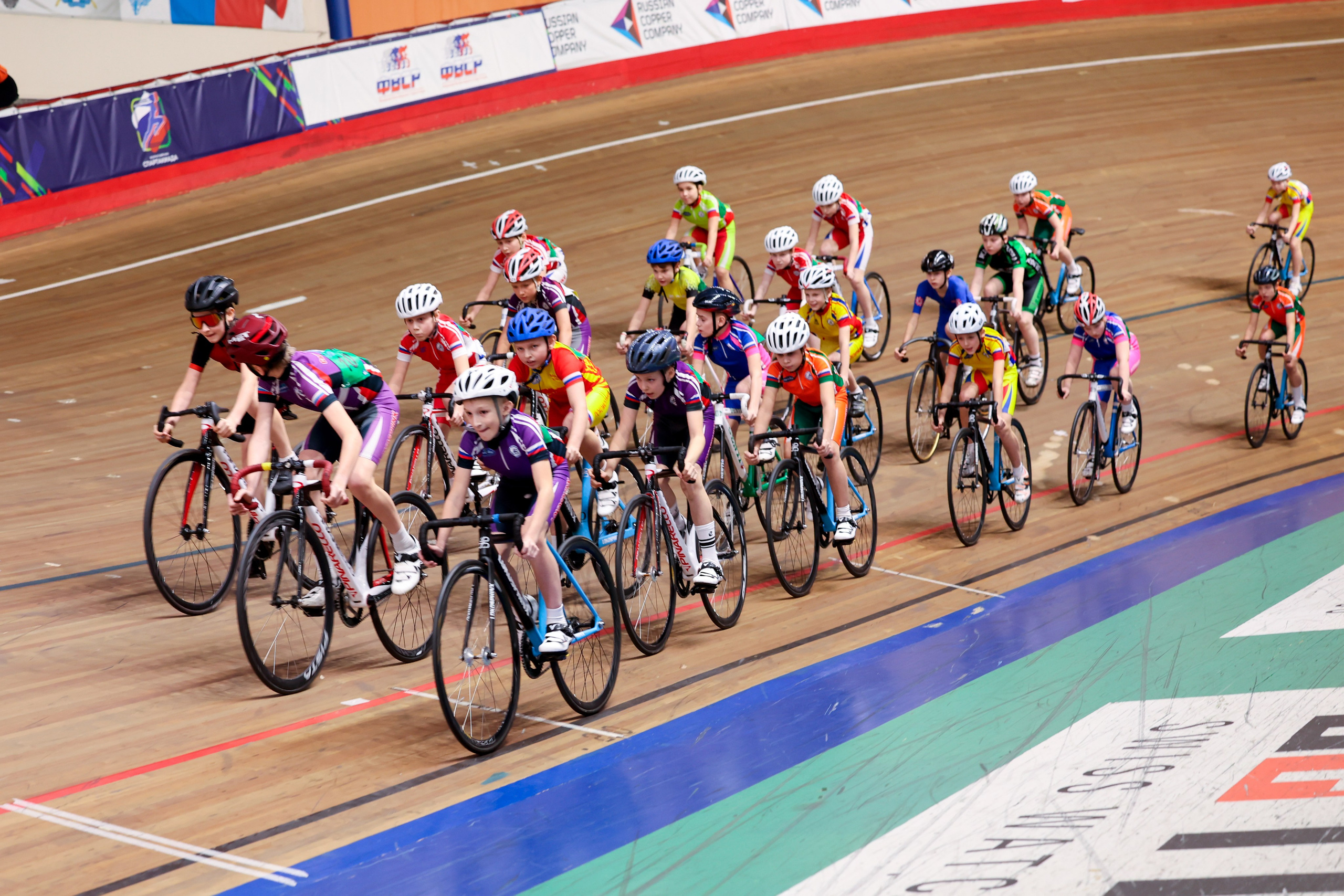 Пятый этап Региональных соревнований по велоспорту на треке (Гит, Скретч) 15.03.2025. Спортивный и репортажный фотограф Антон Тереханов