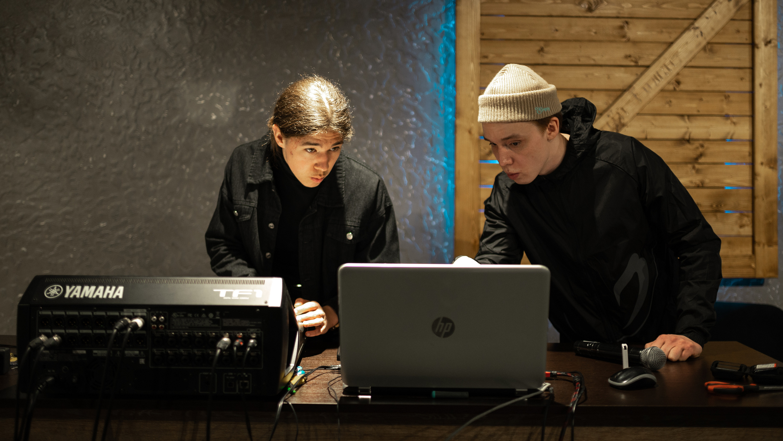 Карим МК картины маслом. Фотограф Нижний Новгород