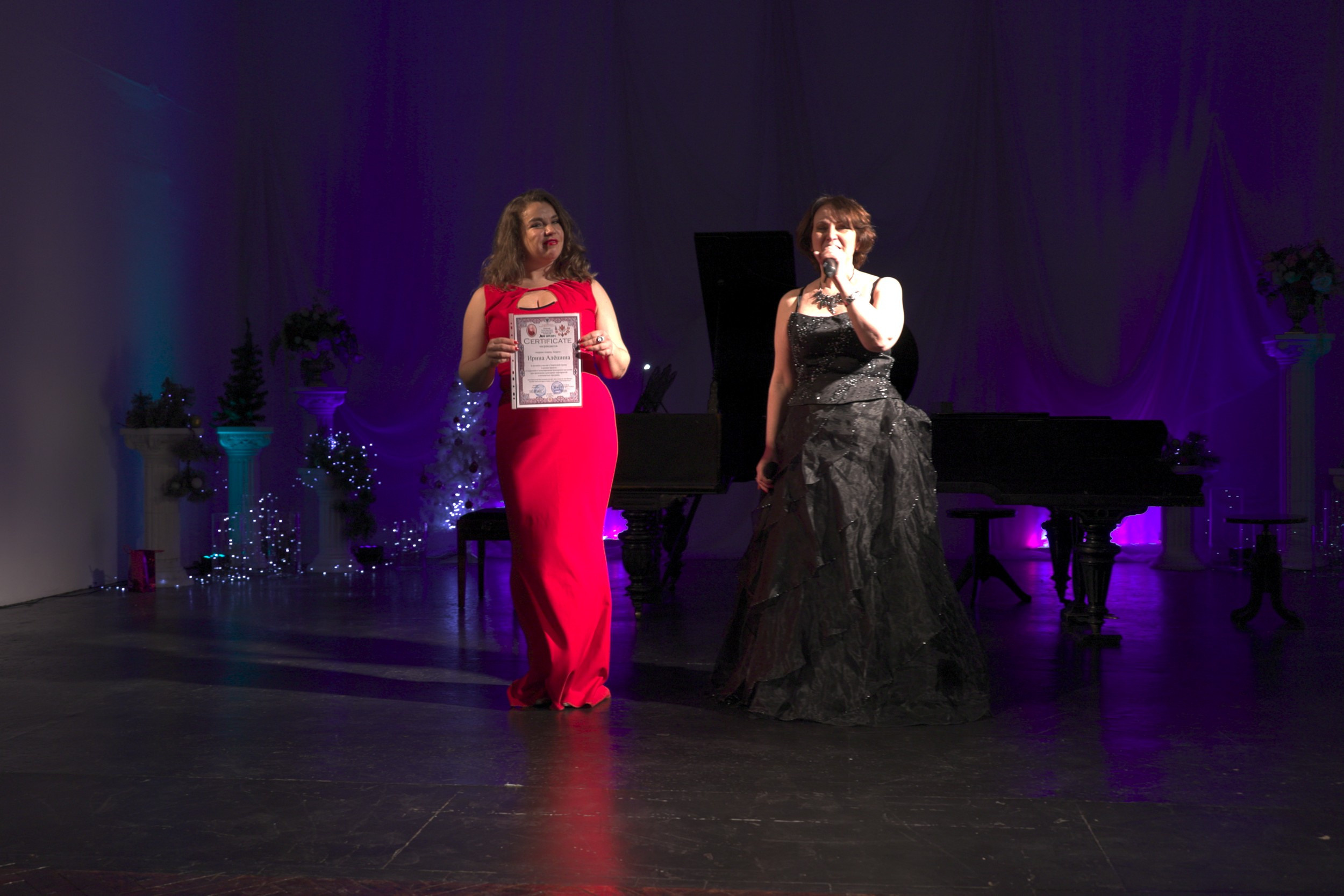 Рождество в Доме Шрёдера-2022. На сцене - Ирина Алёшина, оперная певица, сопрано.