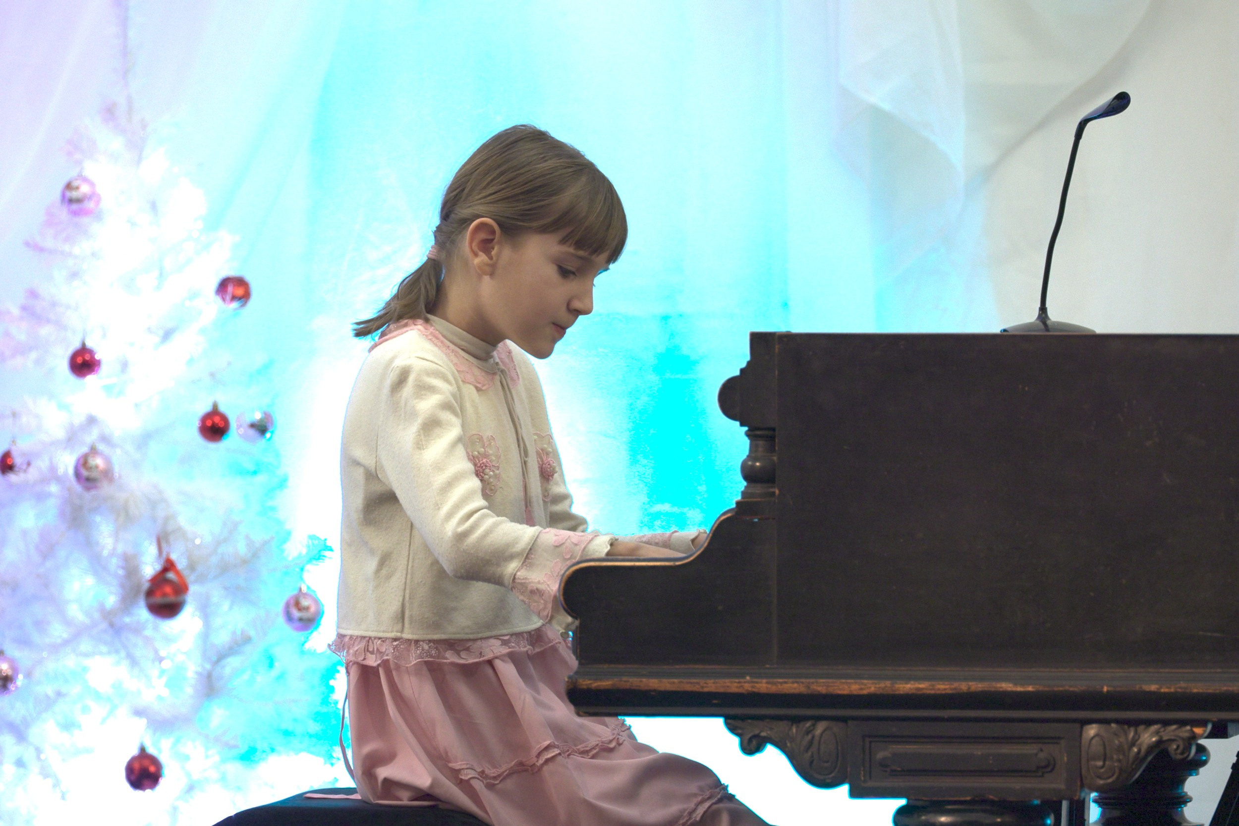 Рождество в Доме Шрёдера-2022.  Александра Склярова, юная пианистка представляла СПбХТ, руководитель — Лариса Макарова