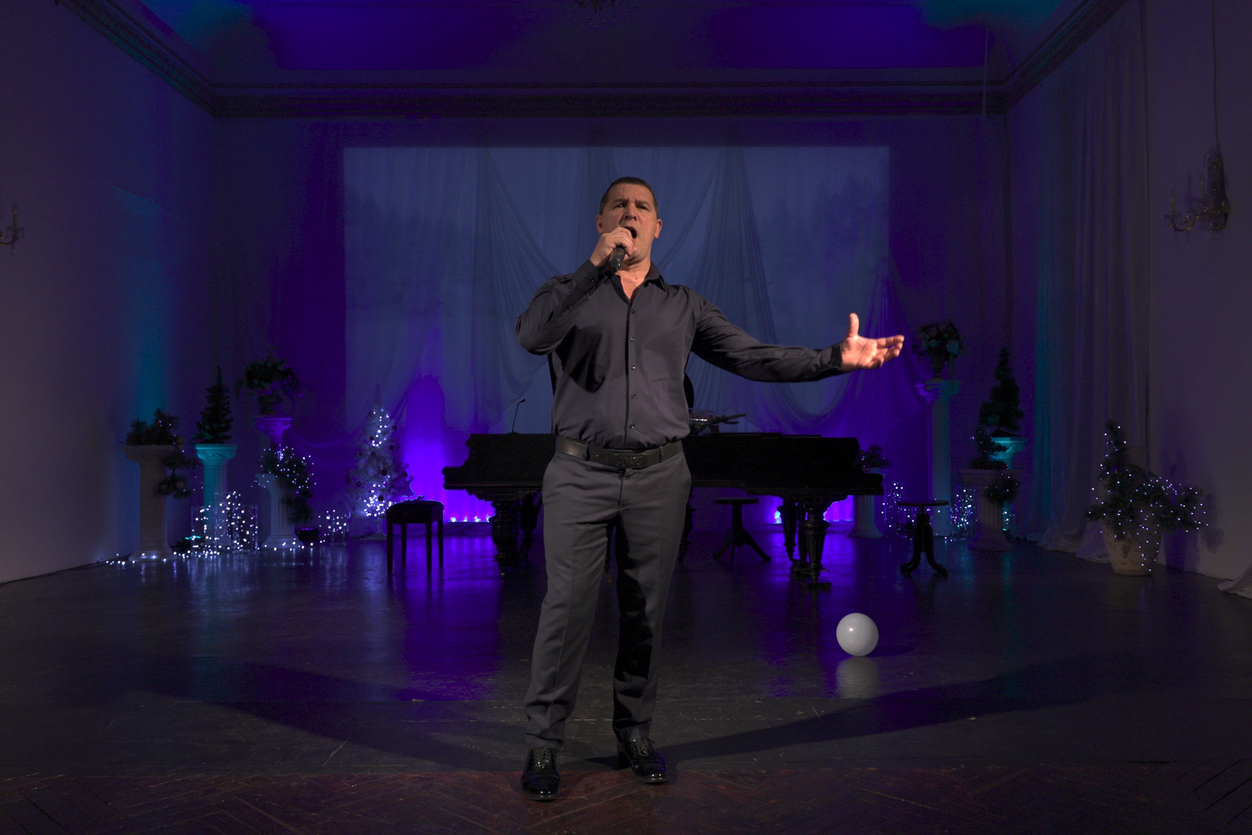 Рождество в Доме Шрёдера-2022.  Ренат Султанов — эстрадный певец.