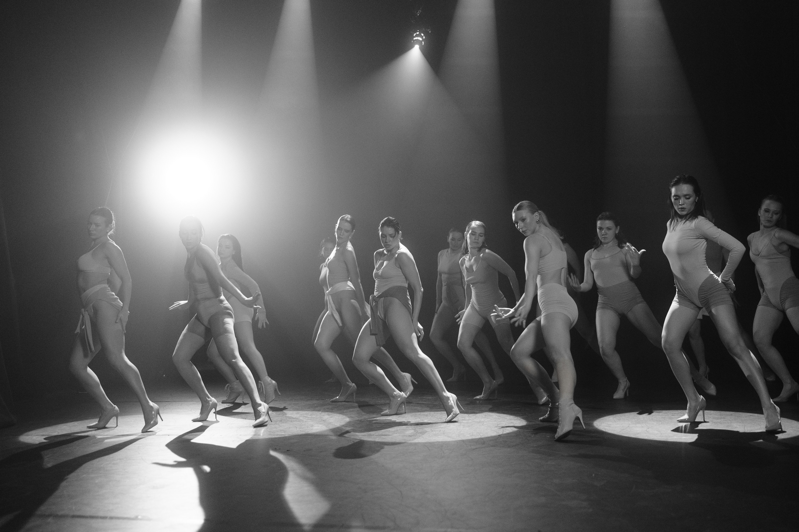 Reportage photography of dancers in the movie pavilion