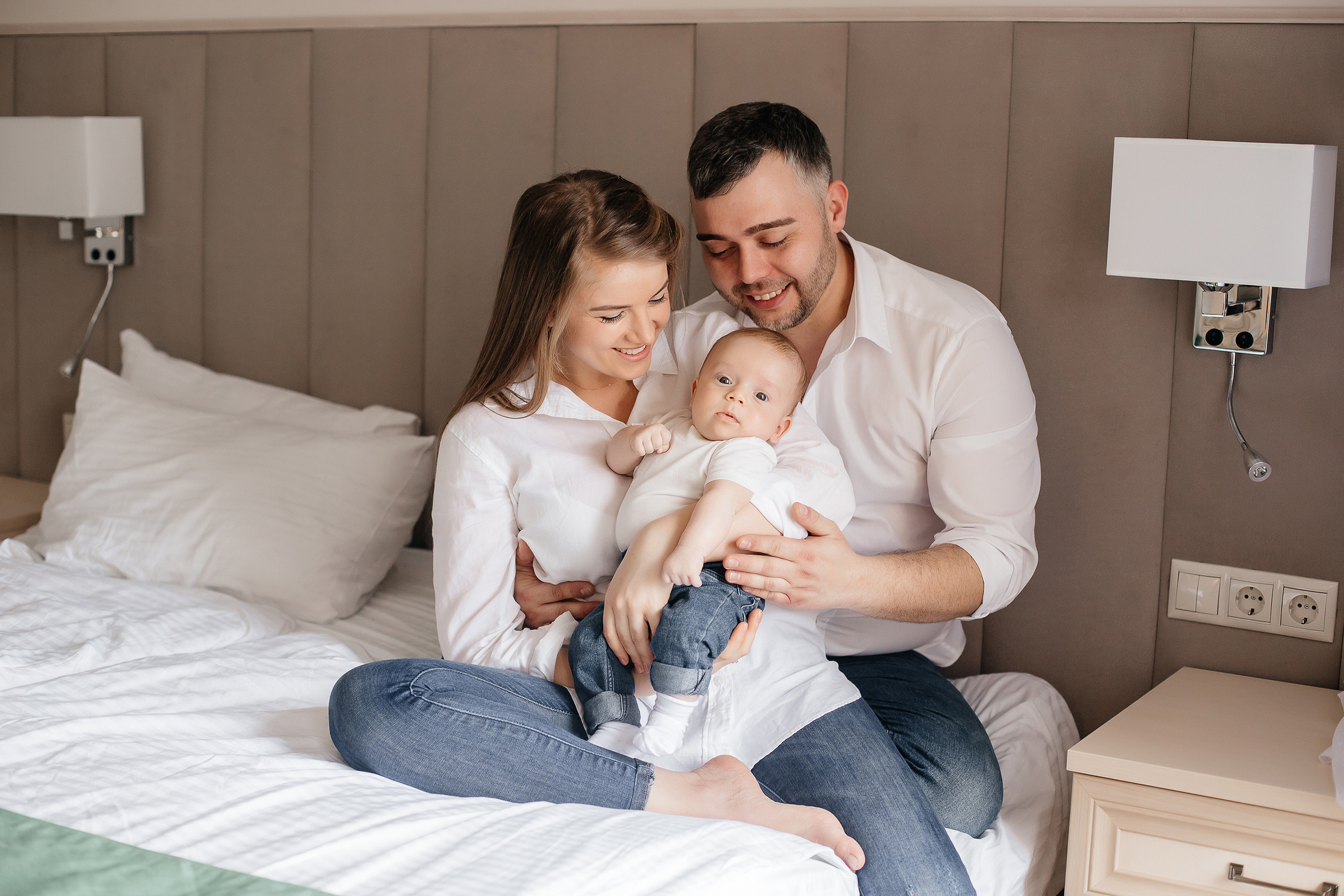 Семейная фотосессия в фотостудии и на природе в Твери. Свадебный и семейный фотограф в Твери и Тверской области