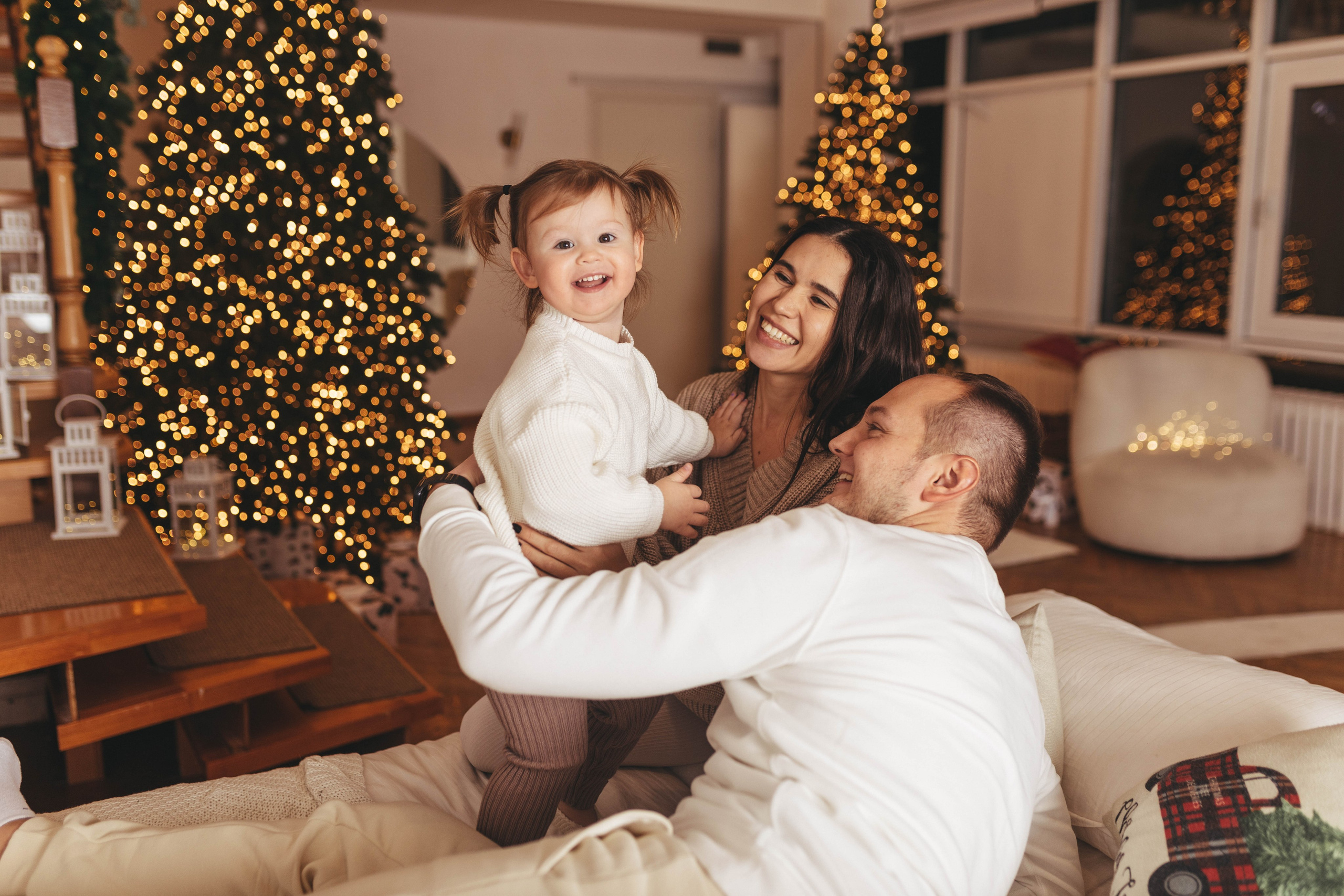 Аврора, Ира, Женя. Главная