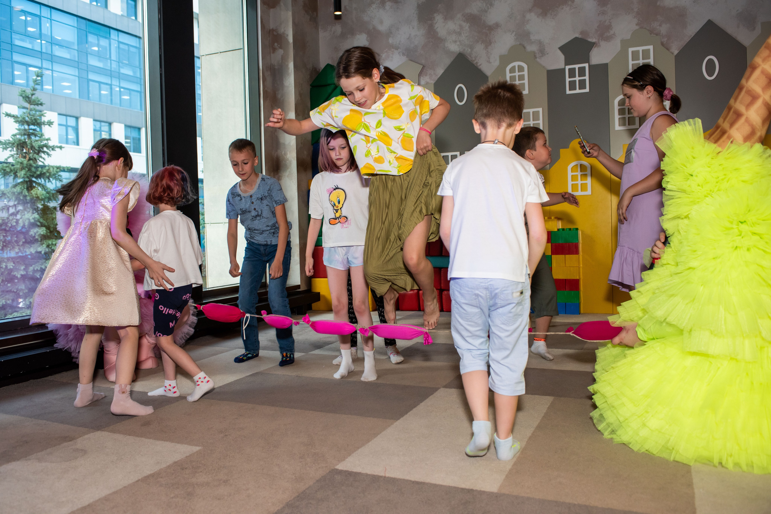 День защиты детей в ресторане «Булгур». Выпускные альбомы в Севастополе, Крыму и Екатеринбурге