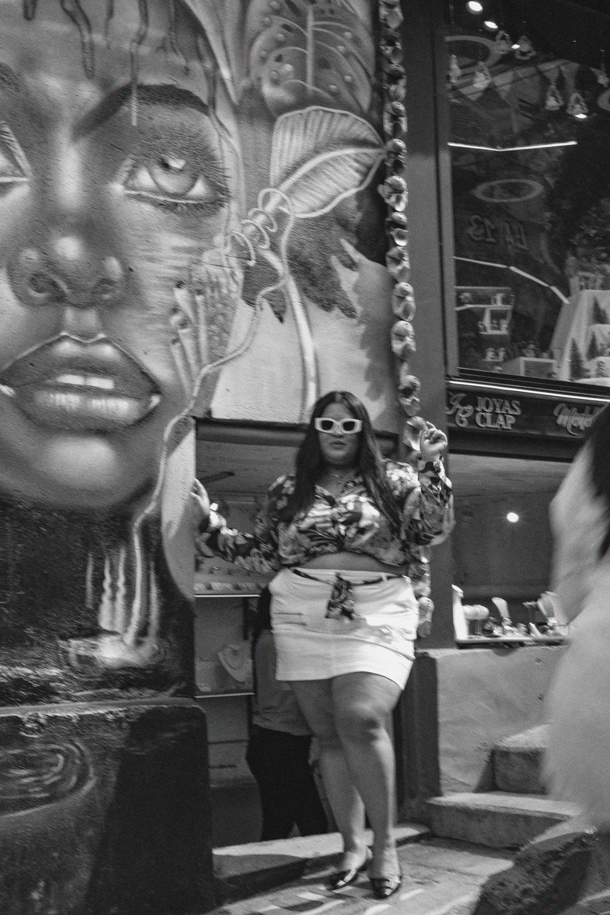 Jess in Communa 13. Wedding Photographer in Barcelona and Medellin