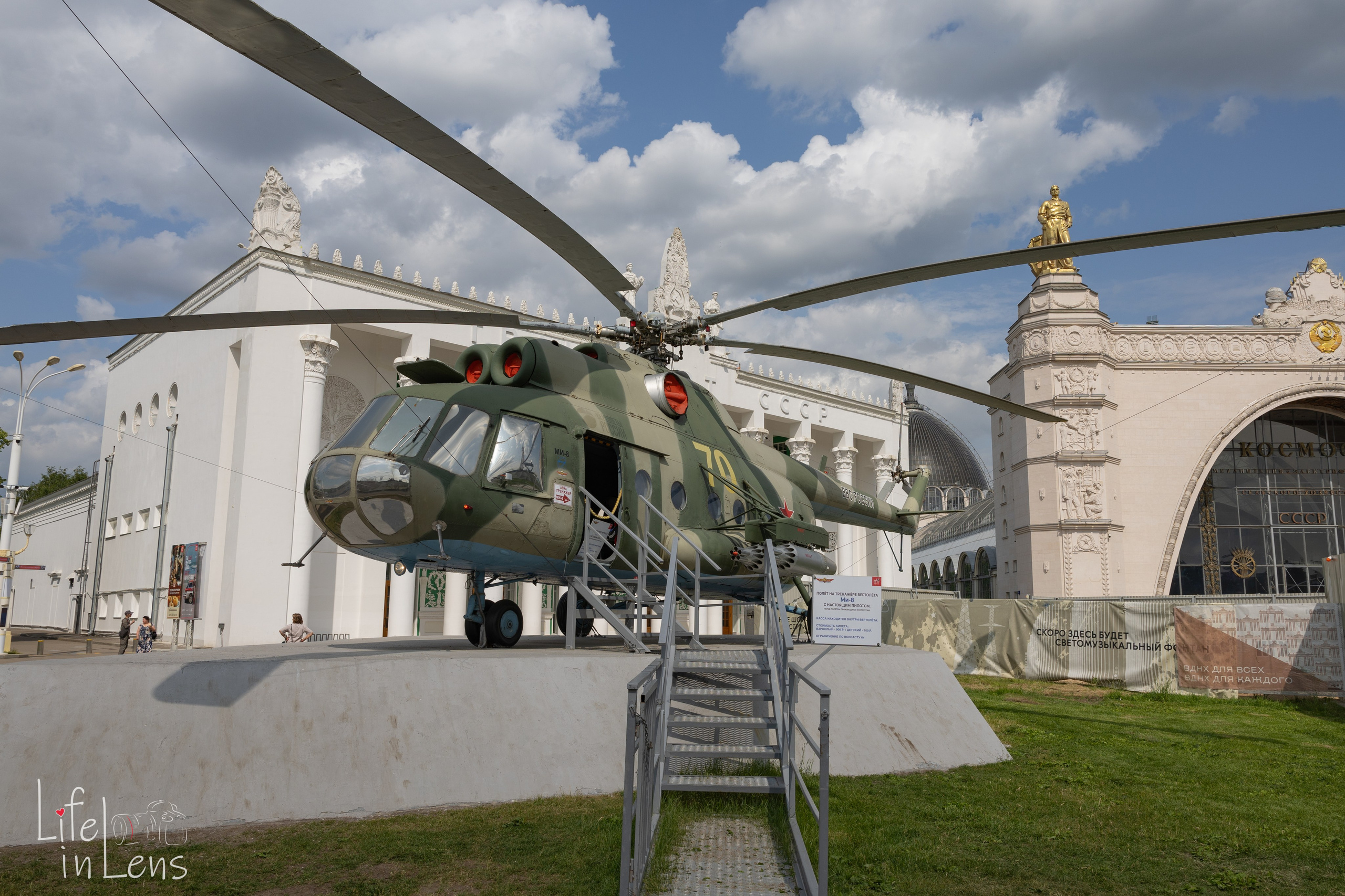 ВДНХ. День России. Фотограф, получающий удовольствие от своей работы