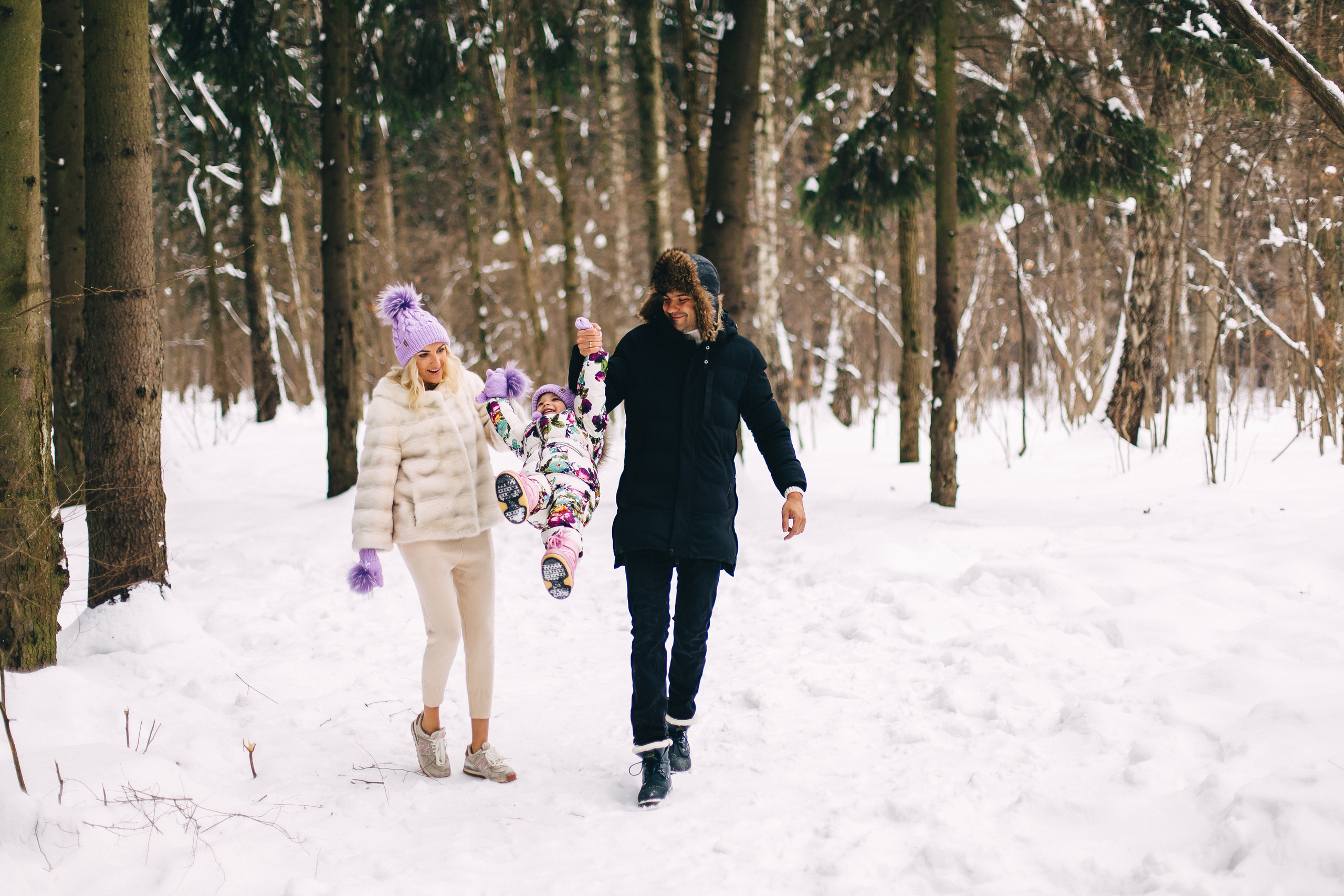 Маленькая радость в заснеженном лесу. Душевный фотограф Ваших самых ярких событий Марина Погребняк