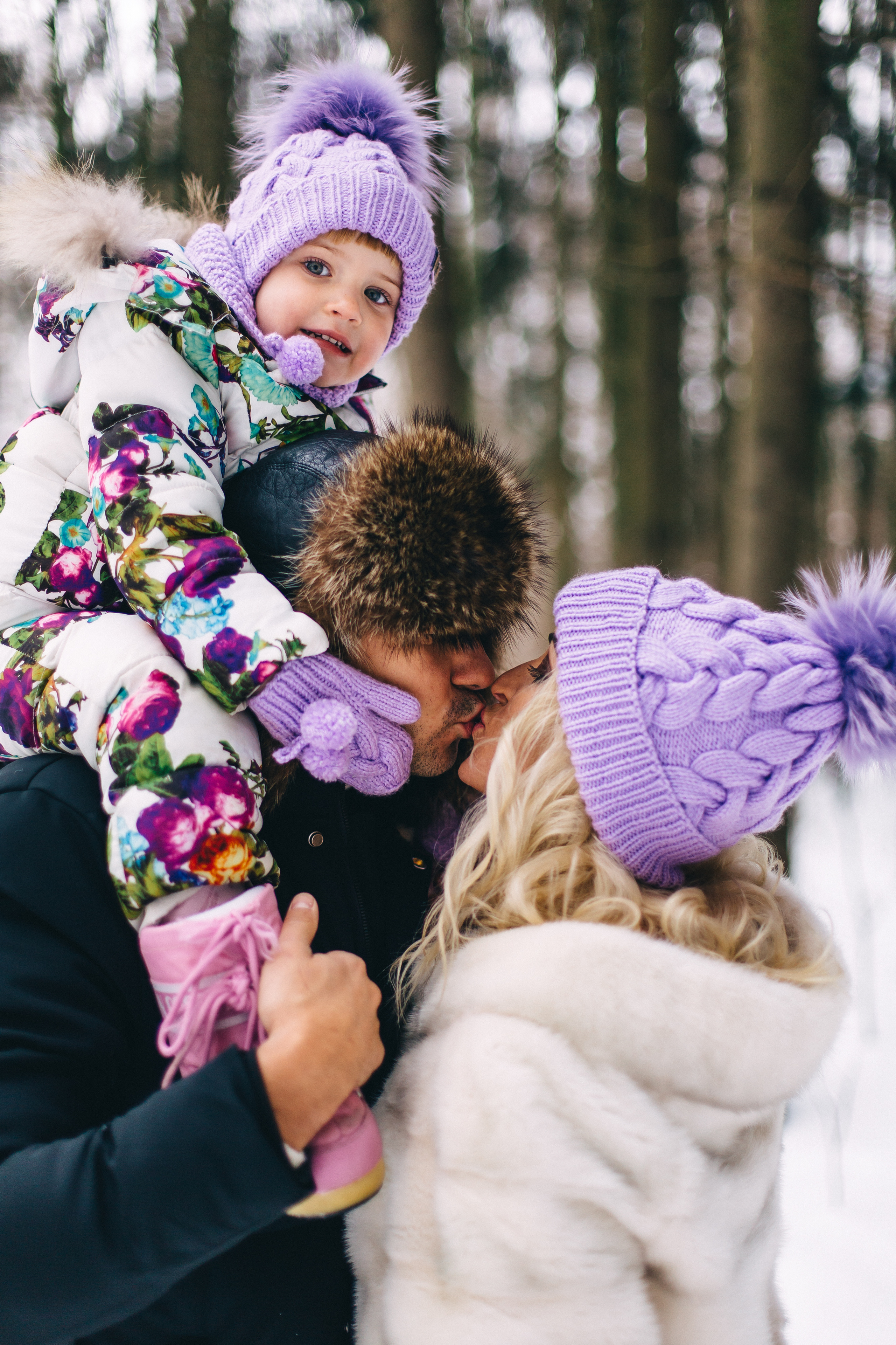 Маленькая радость в заснеженном лесу. Душевный фотограф Ваших самых ярких событий Марина Погребняк