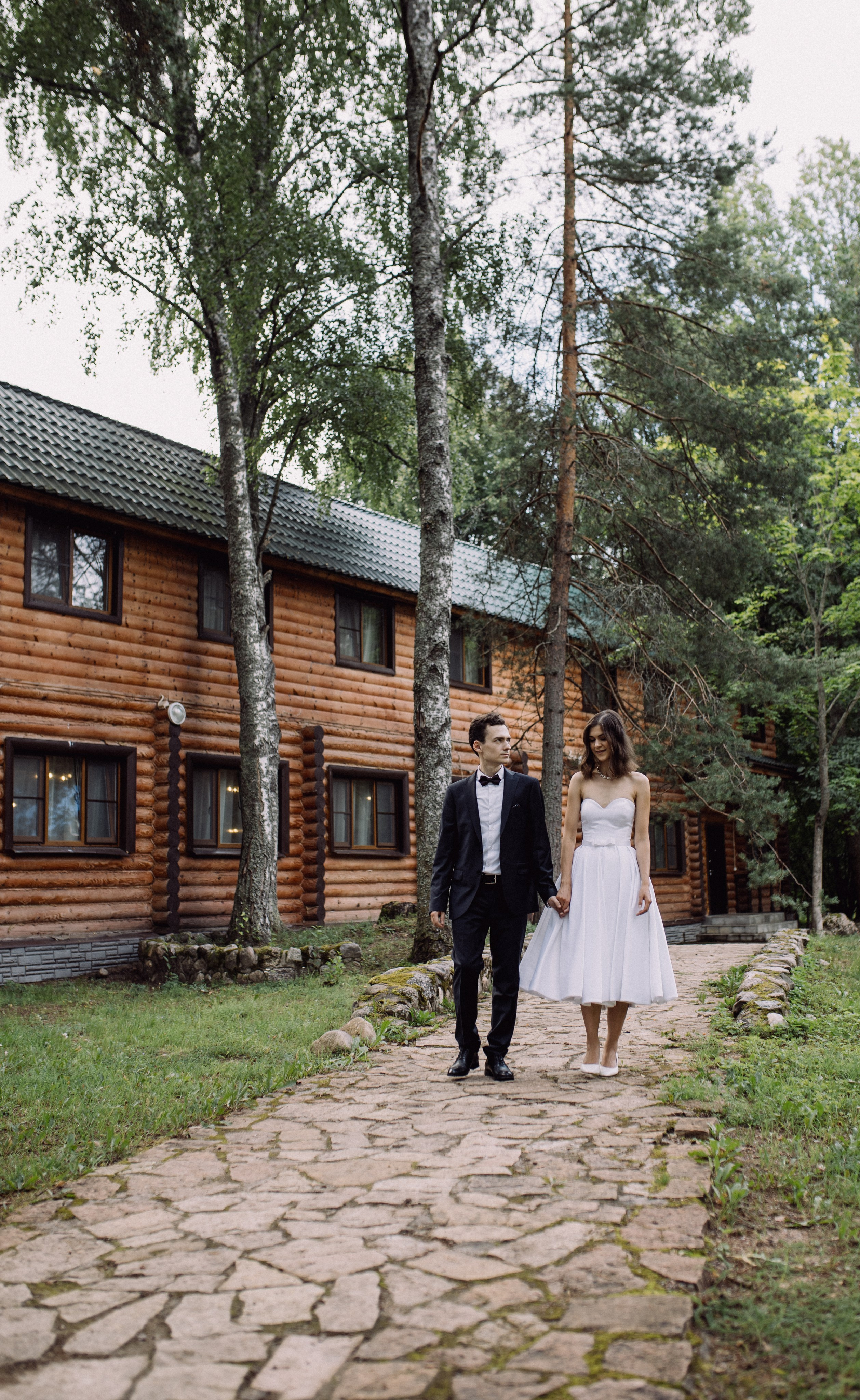 Прогулки во время свадебного банкета. Happiness is in the moments