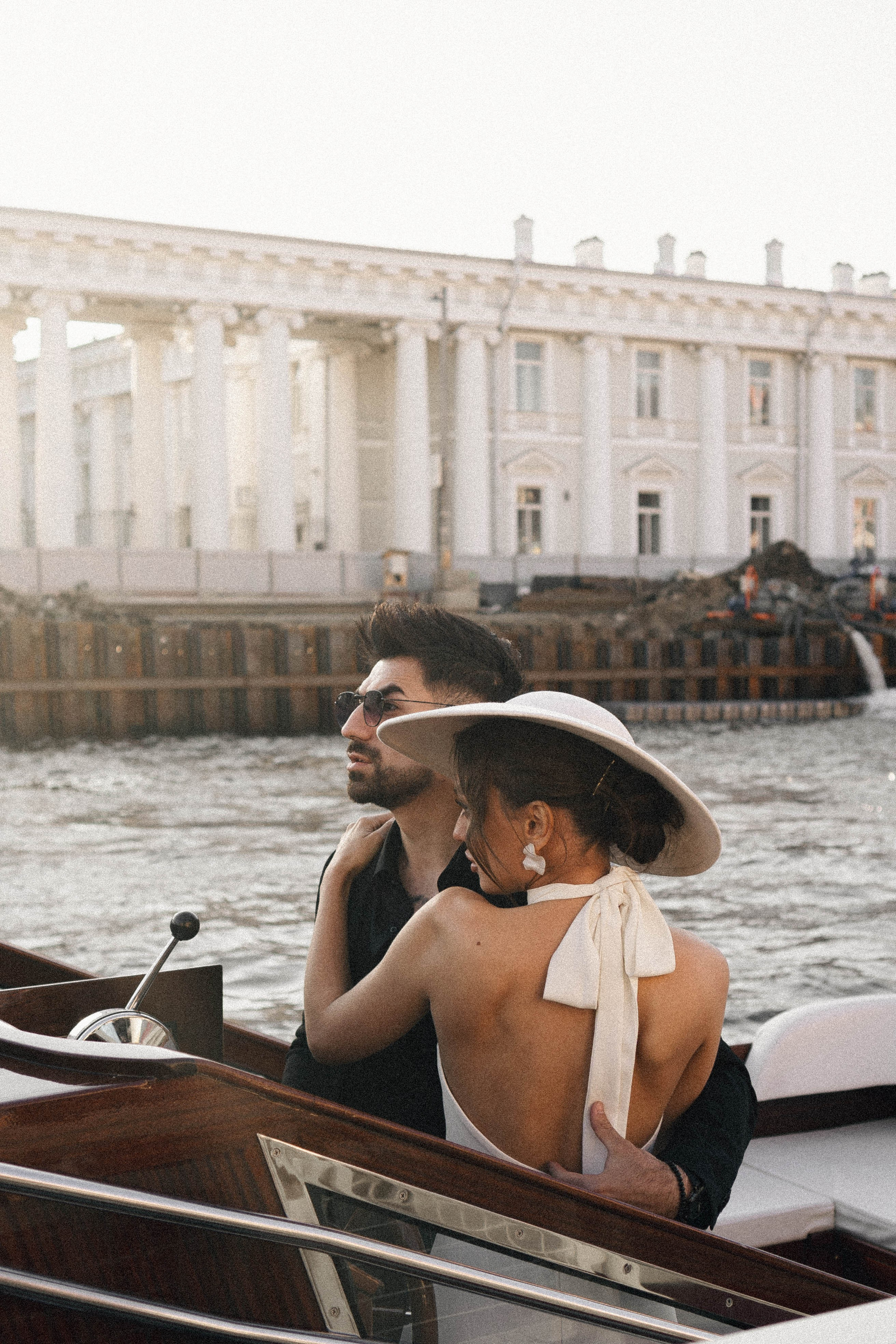 СВАДЕНБНАЯ СЬЕМКА НА КАТЕРЕ ПО КАНАЛАМ САНКТ-ПЕТЕРБУРГА И В АКВАТОРИИ НЕВЫ. Профессиональный фотограф, Санкт-Петербург — Виктория Богомолова