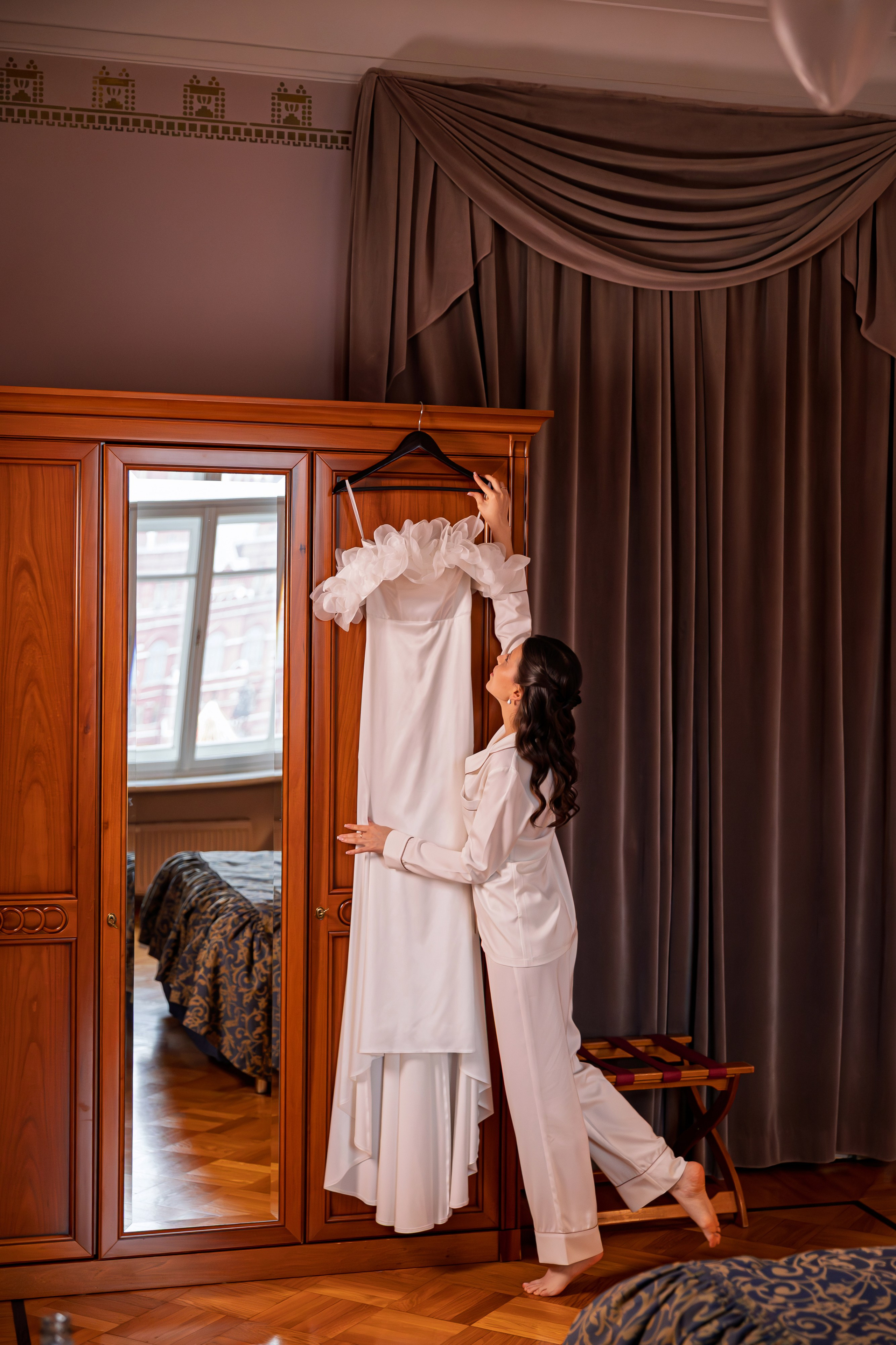 Свадебная фотосессия и сборы в гостинице Националь. Свадебный фотограф Москва и МО Сергей Киржаев