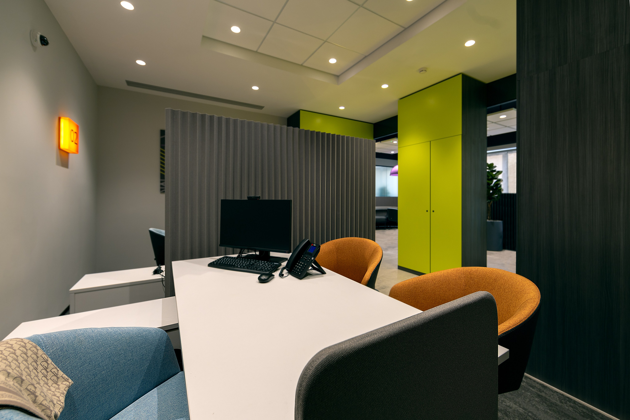 Офис банка ОТП. Фотограф Михаил Белозеров