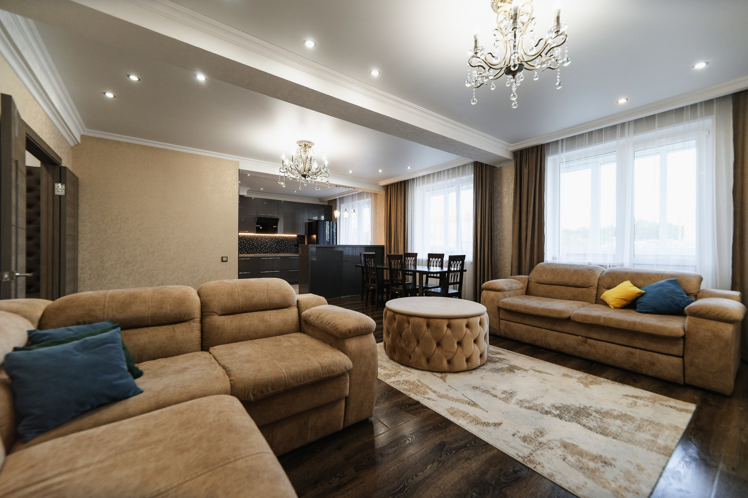 Фотосъемка интерьера квартиры в Петропавловске-Камчатском. Профессиональная съемка дизайна интерьера в Петропавловске-Камчатском. Интерьерная фотосъемка квартиры с видом на Авачинскую бухту. Создание уютного и стильного каталога изображений жилого пространства. Стоимость услуг по фотосъемке интерьера в Петропавловске-Камчатском.