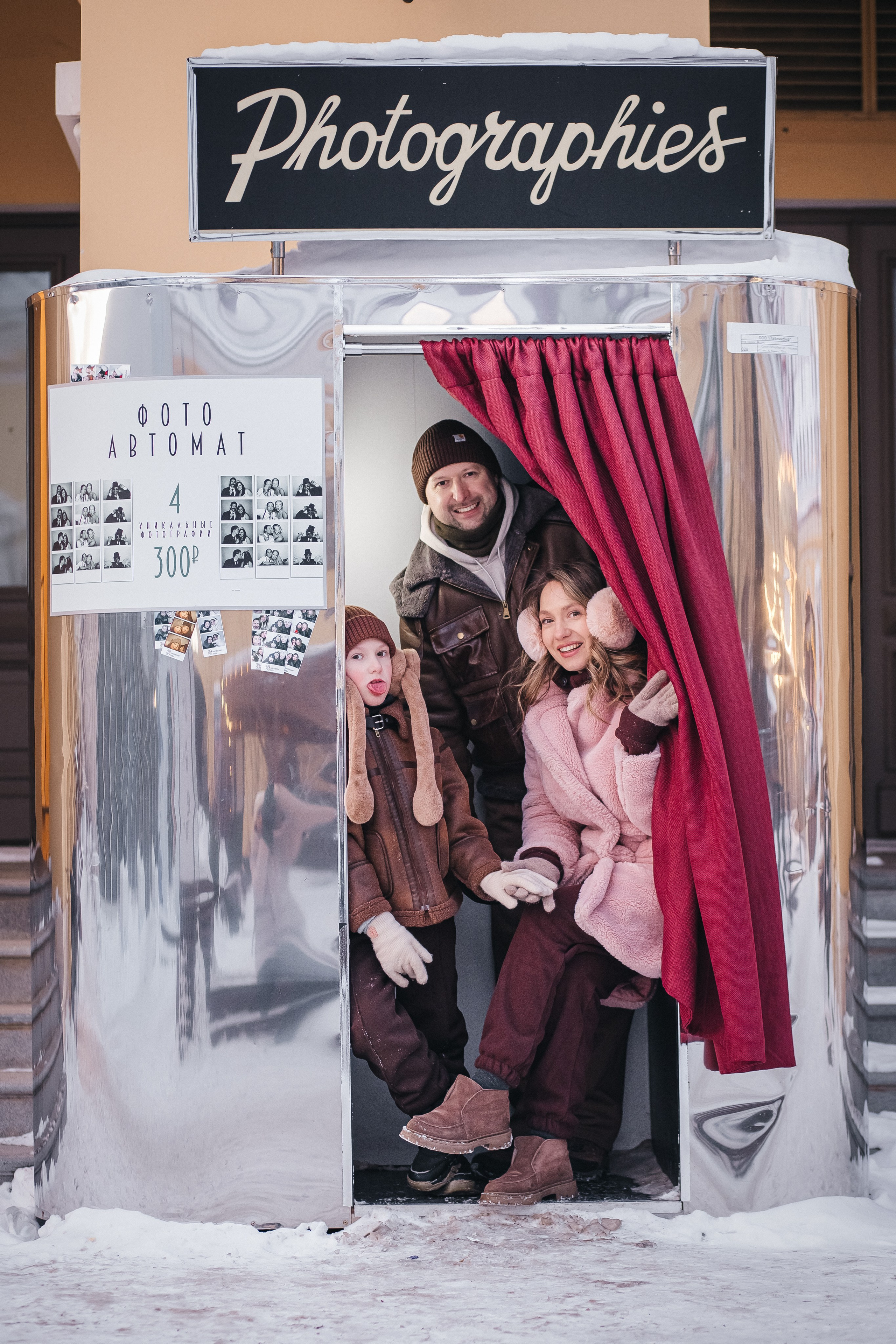 На карусели. Маша Гонтарь Семейный домашний репортажный фотограф в Санкт-Петербурге