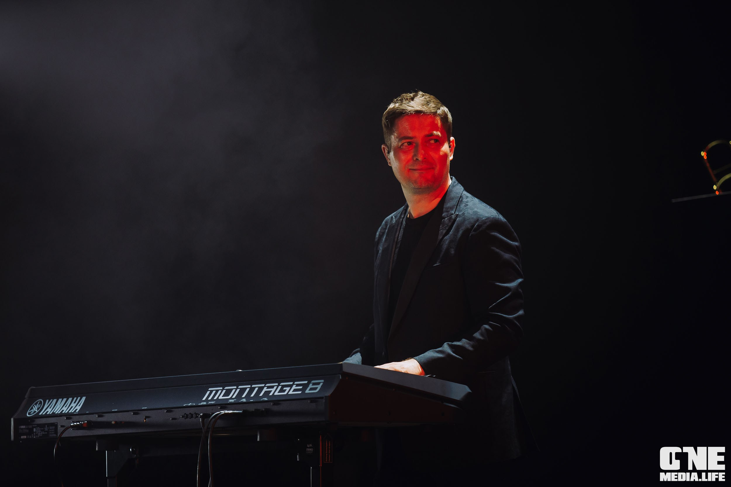 Фоторепортаж с концерта Эмина в Янтарь Холле. One Media Life: фоторепортажи, фотоотчеты с мероприятий и заведений