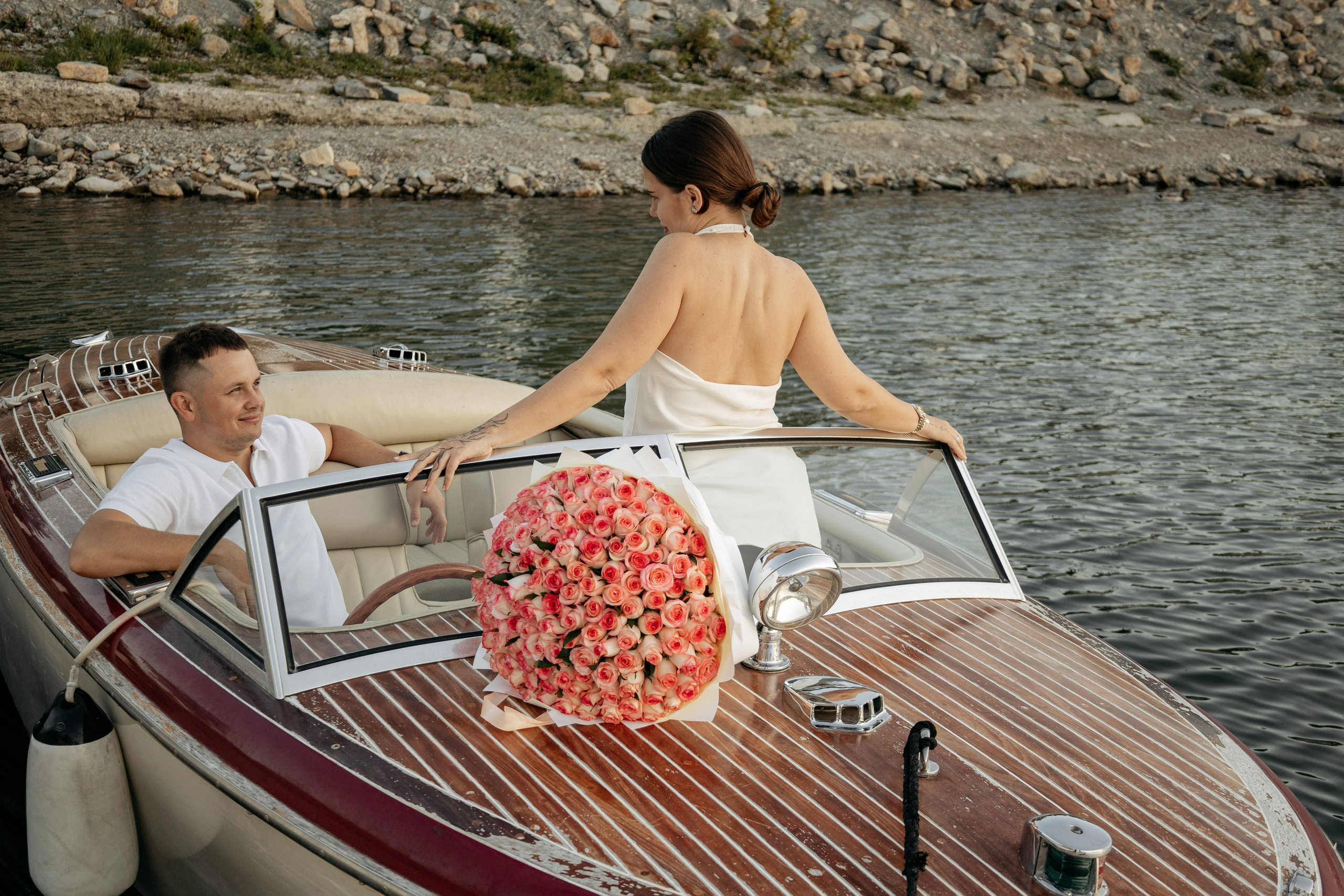 Единение с природой во время водной прогулки в Абрау-Дюрсо