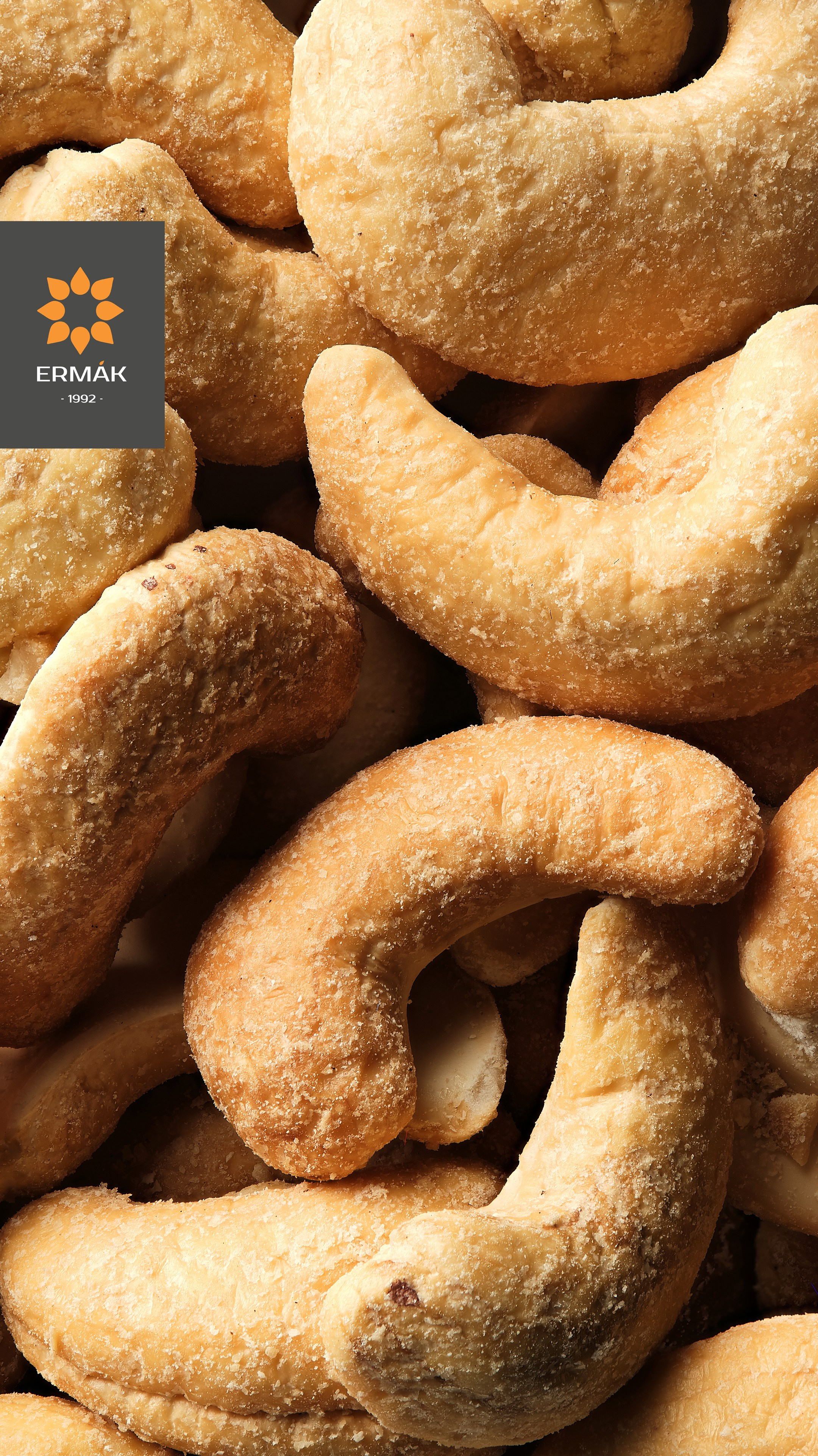 Фуд-фотосъёмка сушек ERMAK в Алматы — детализированный кадр с тёплым светом, фото для упаковки и каталогов.